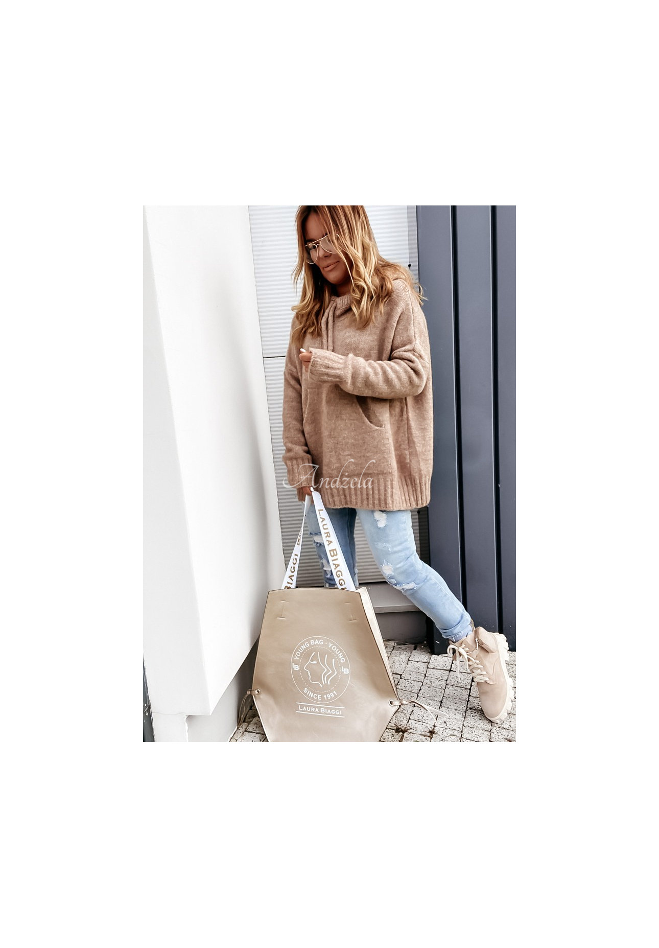 Svetr oversize s kapucí Carra velbloudí