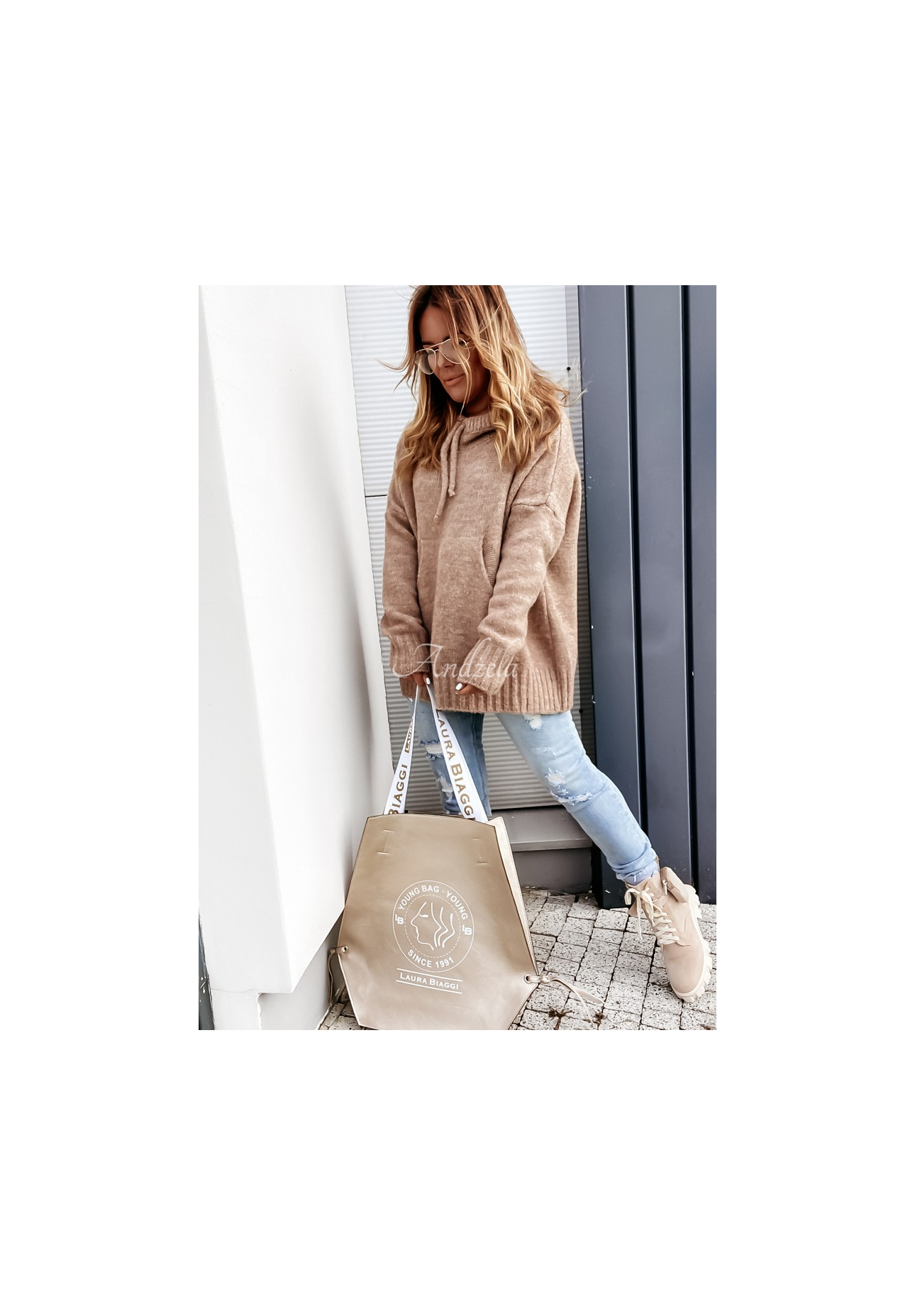 Svetr oversize s kapucí Carra velbloudí