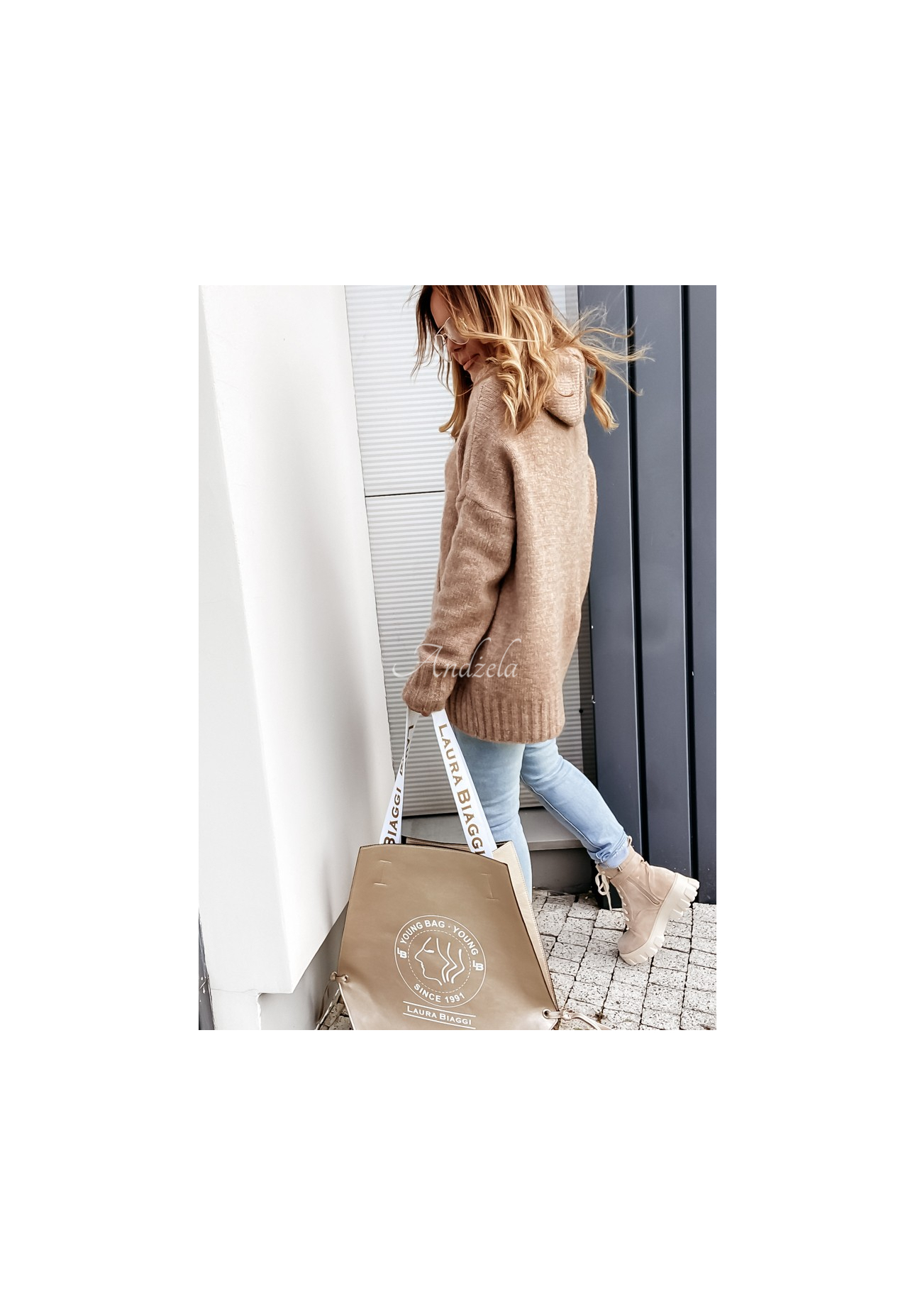 Svetr oversize s kapucí Carra velbloudí
