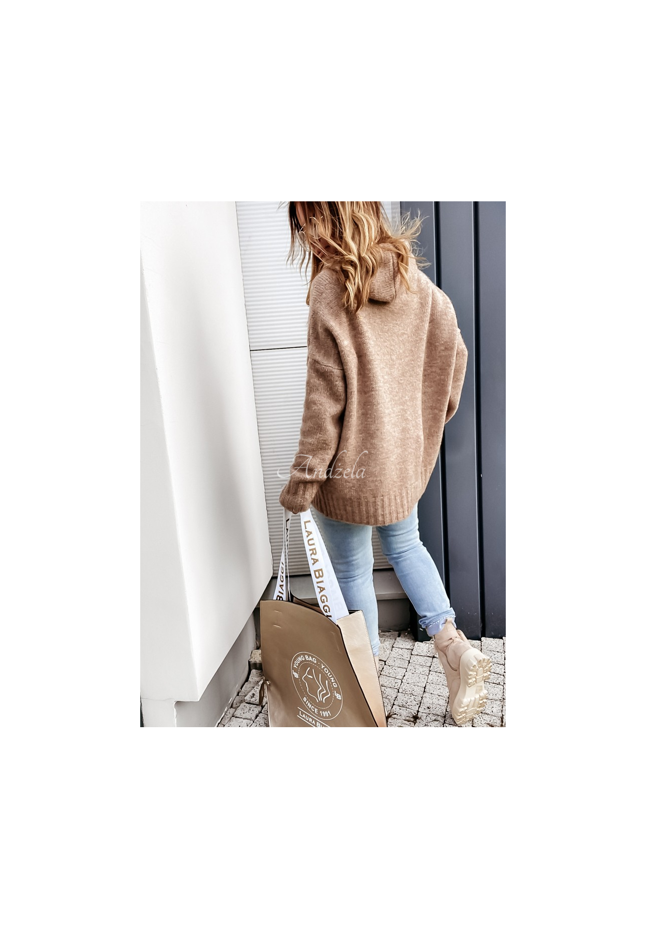 Svetr oversize s kapucí Carra velbloudí