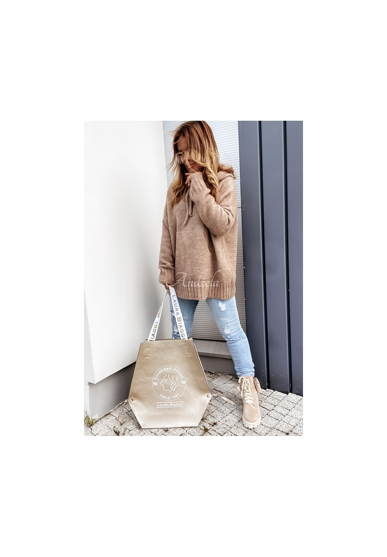 Svetr oversize s kapucí Carra velbloudí