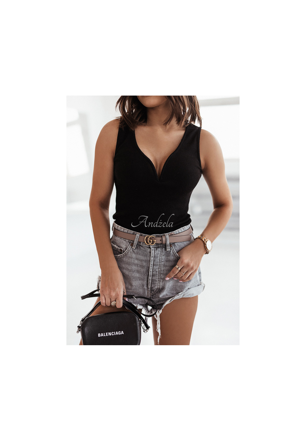 Vroubkovaná halenka s výstřihem Amaro černá