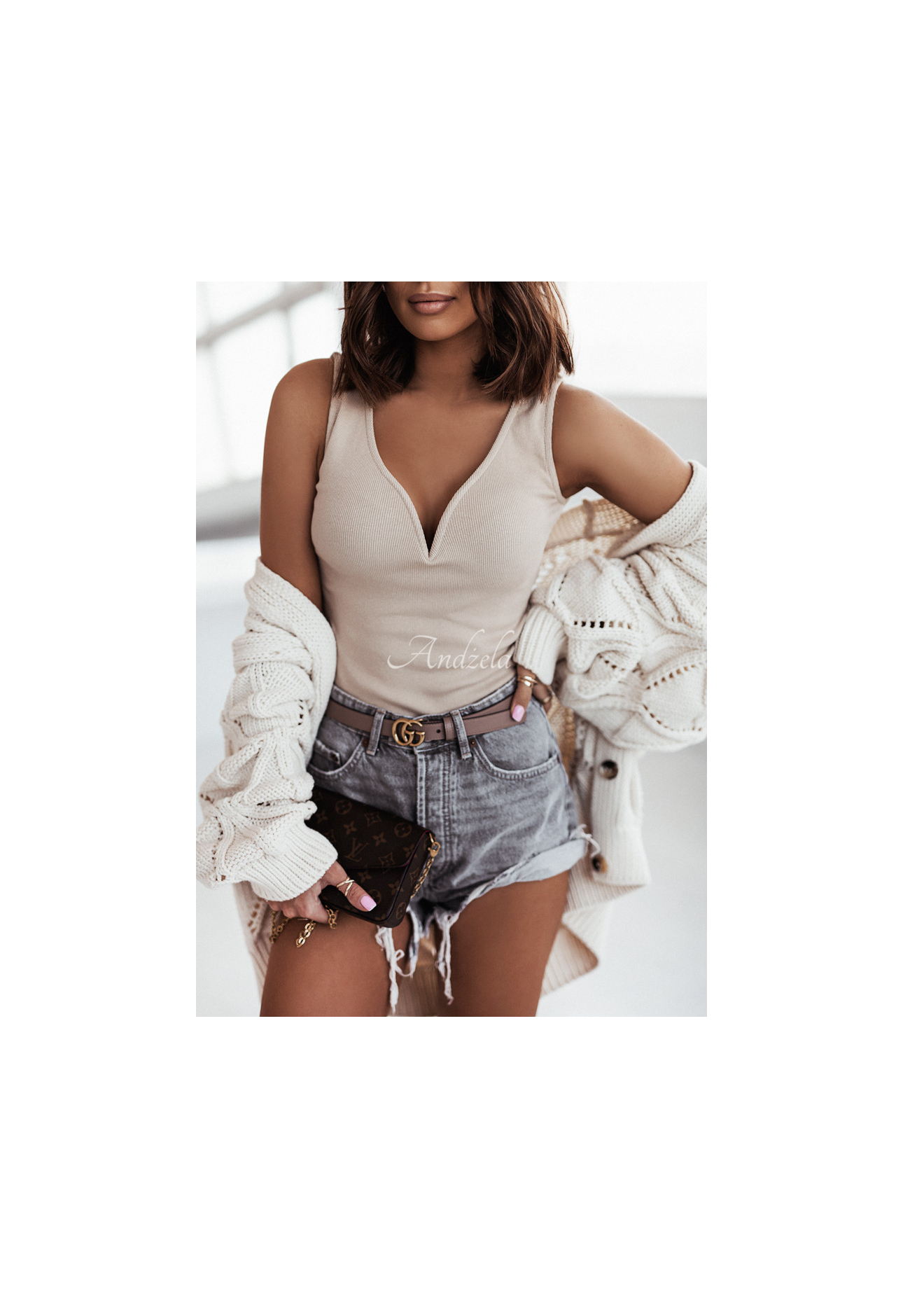 Vroubkovaná halenka s výstřihem Amaro béžová