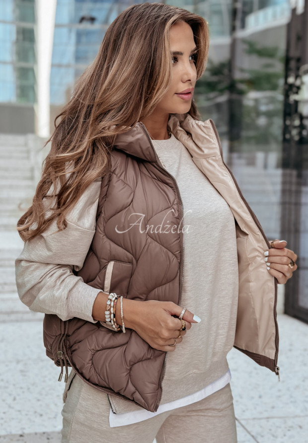 Pro&scaron;&iacute;van&aacute; vesta s kapuc&iacute; On Rainy Days čokol&aacute;dov&aacute;