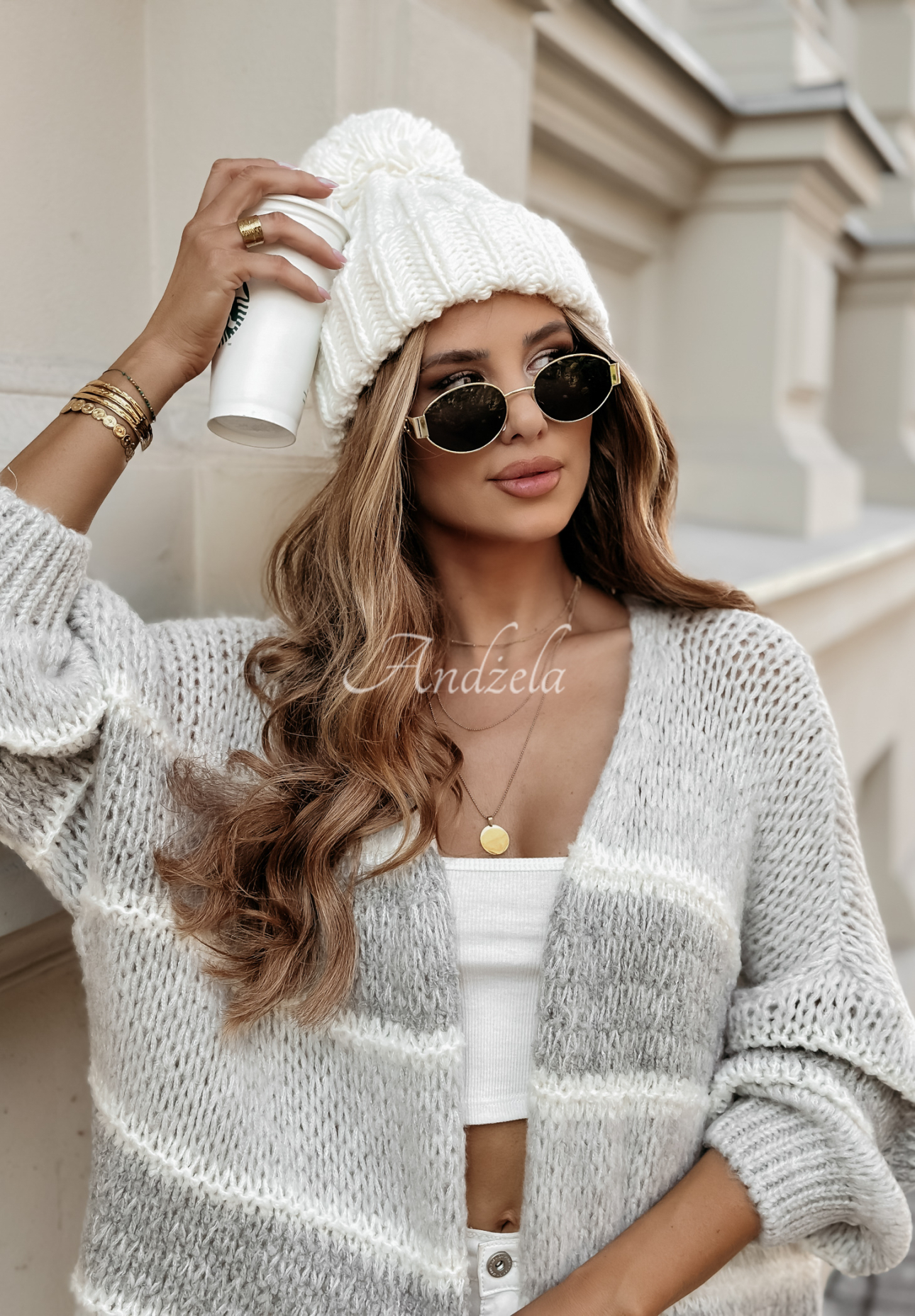 Krátký kardigan s vlnou Hugging You šedý