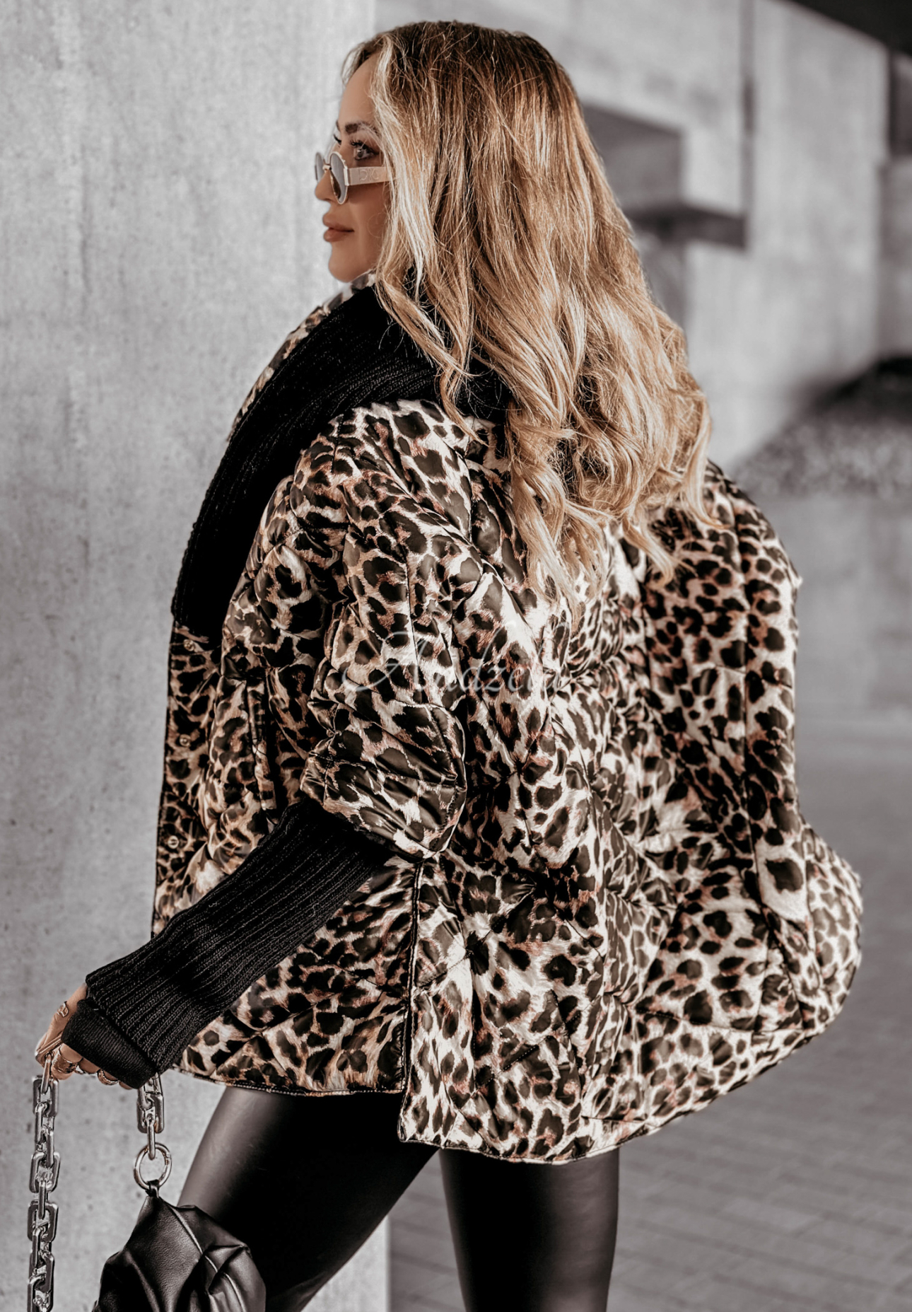 Bunda oversize s kapucí Sancha s leopardím vzorem