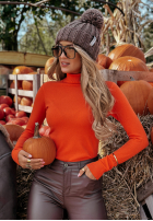 Dopasowany Svetr z golfem Solange oranžový