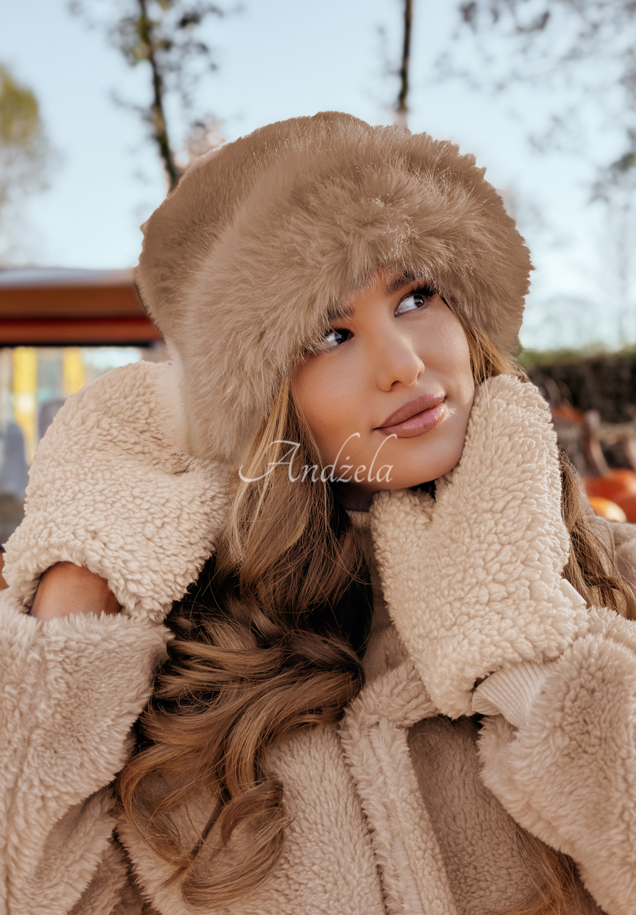 Čepice bucket hat s kožíškem When Snow Falls velbloudí