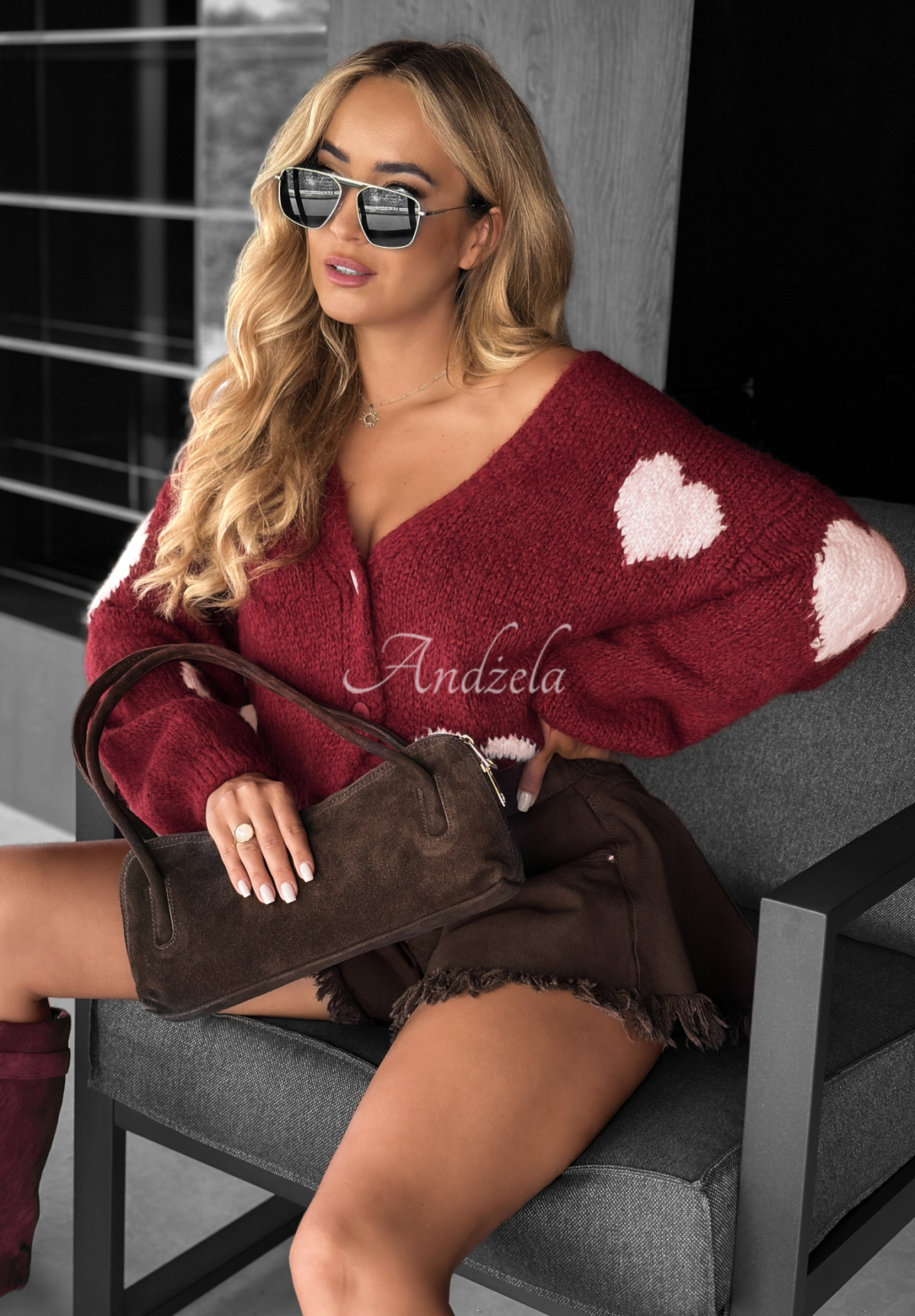 Krátký oversize kardigan se srdíčky Second Date vínový
