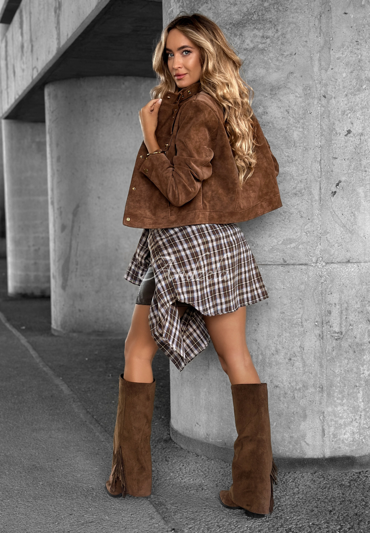 Krátký semišový křivák Autumn Whisper čokoládová