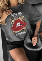 Tričko z nadrukiem Kiss Me Or I'm Gone šedý