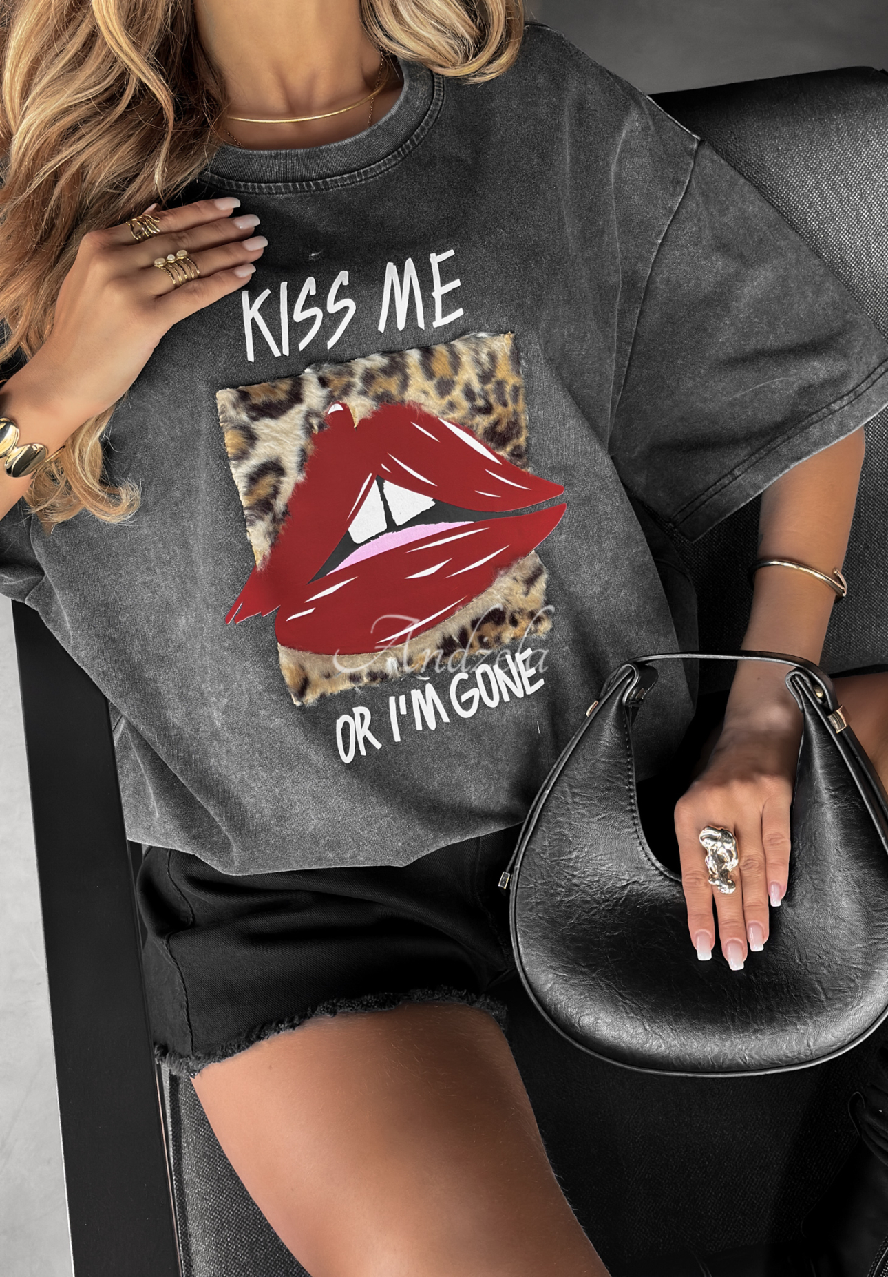 Tričko s potiskem Kiss Me Or I'm Gone šedý
