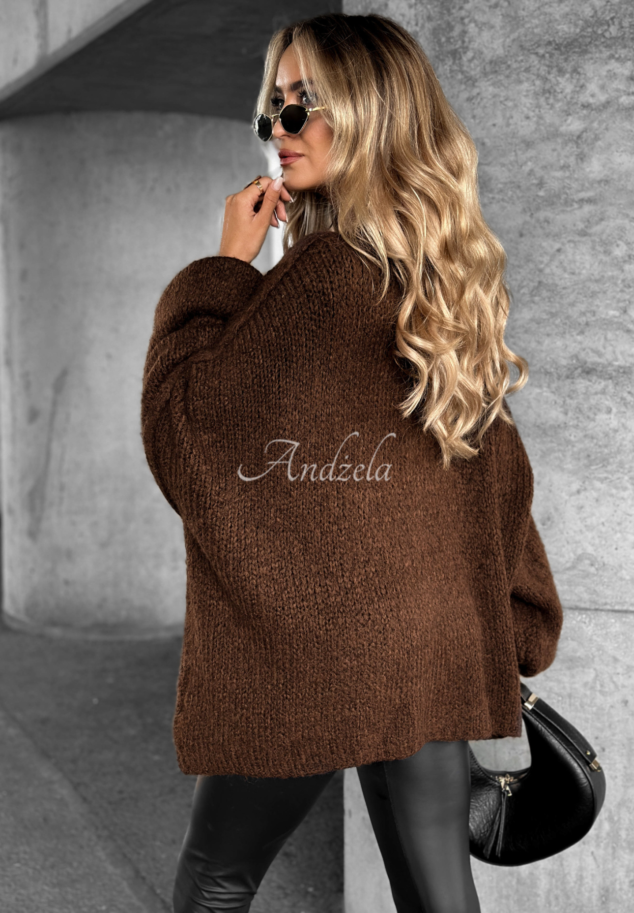 Krátký kardigan oversize Hot Chestnuts čokoládový
