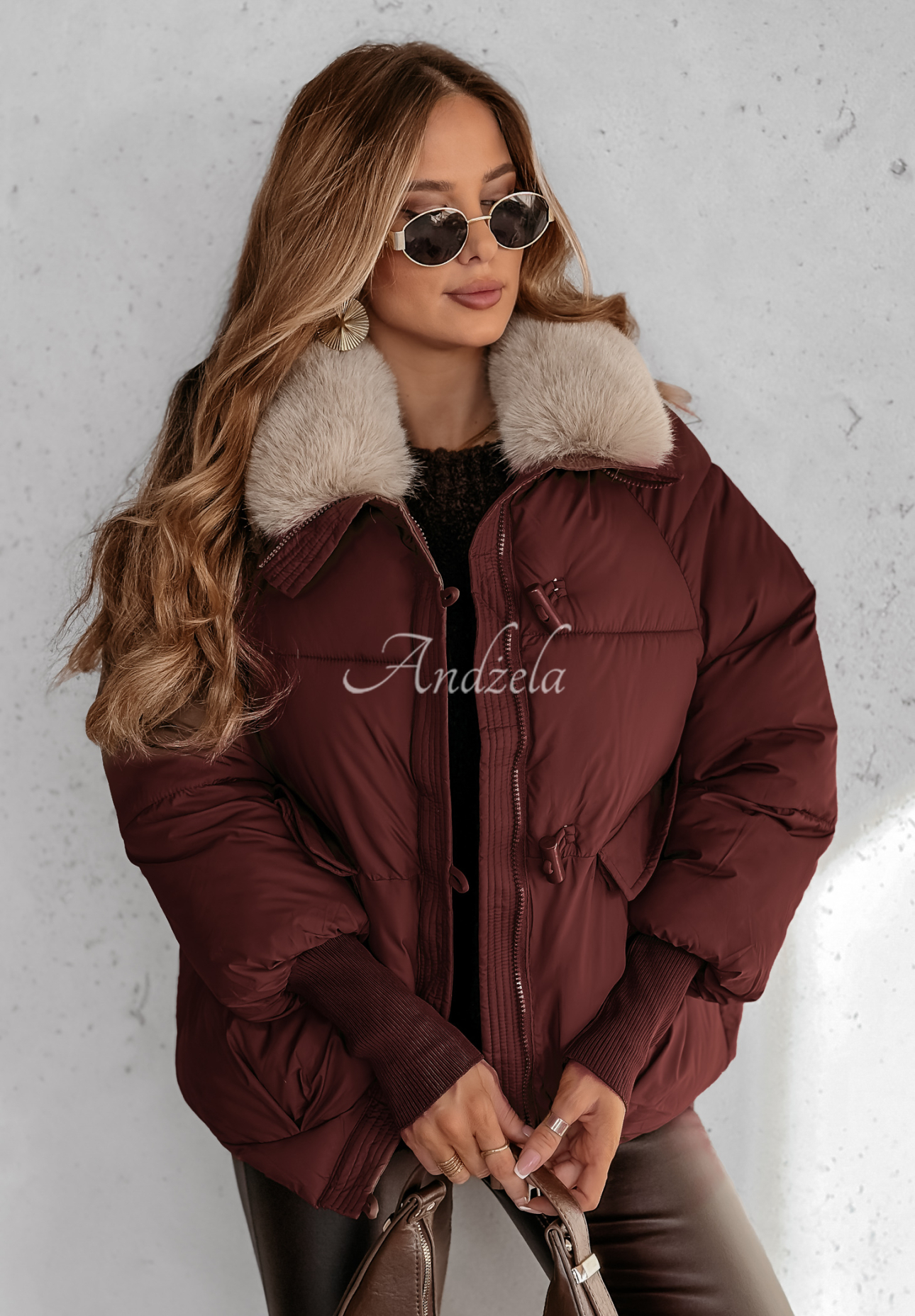 Krátká bunda s kožešinou Hello December vínová