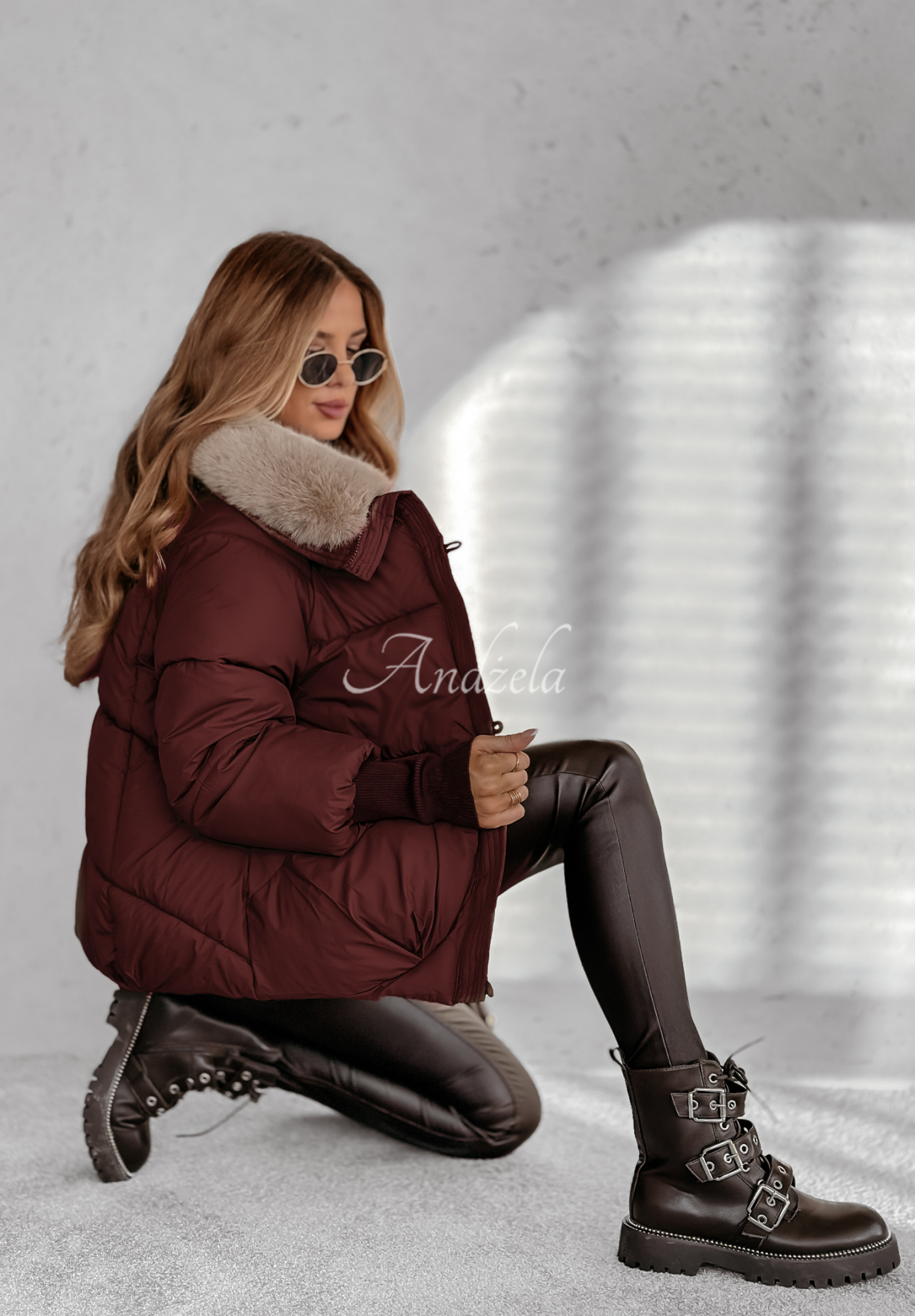 Krátká bunda s kožešinou Hello December vínová