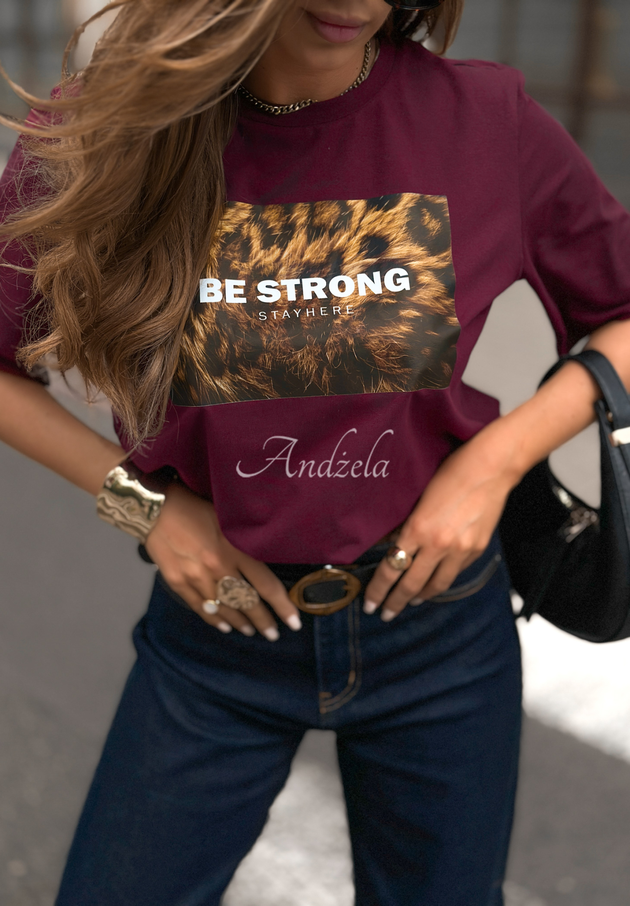 Tričko s potiskem Be Strong vínový