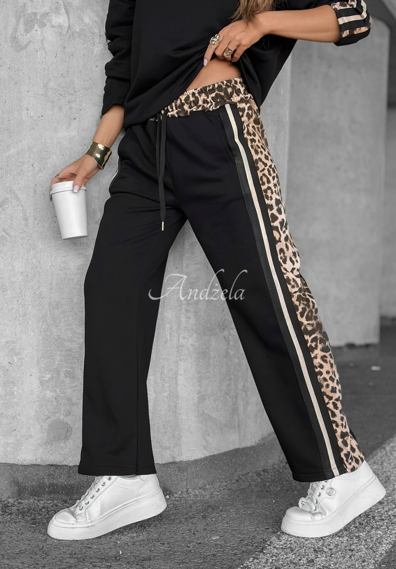 Teplákové kalhoty s leopardím vzorem Leopard Luxe černé