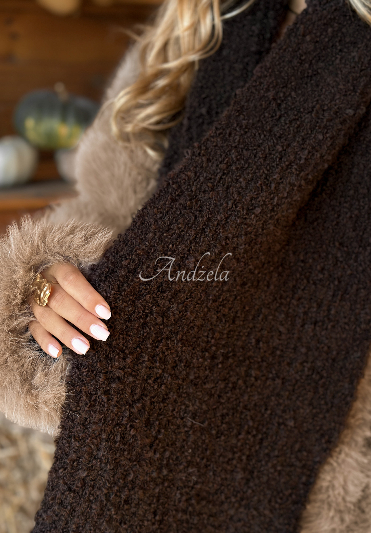 Šála boucle Winter Everywhere čokoládový