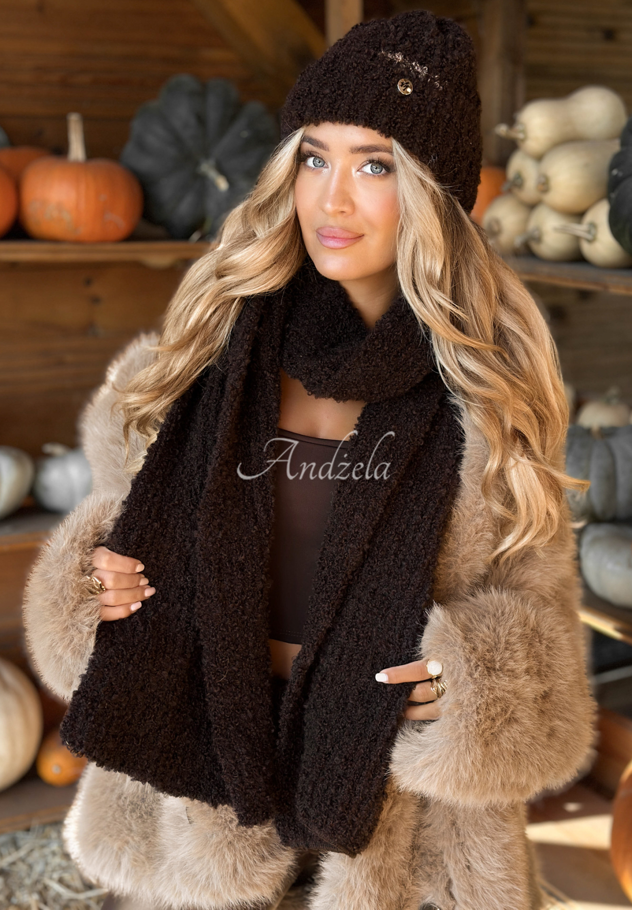 Šála boucle Winter Everywhere čokoládový
