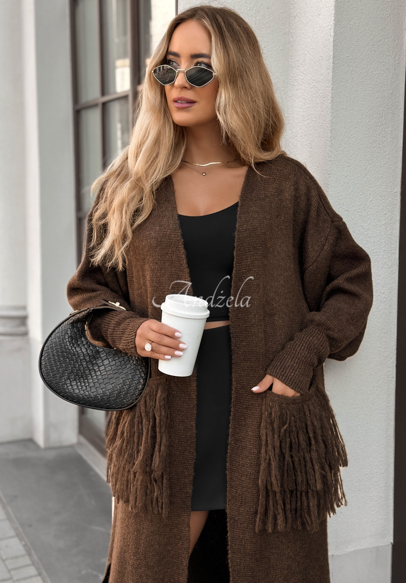 Dlouhý kardigan s třásněmi Find Her Glow čokoládový