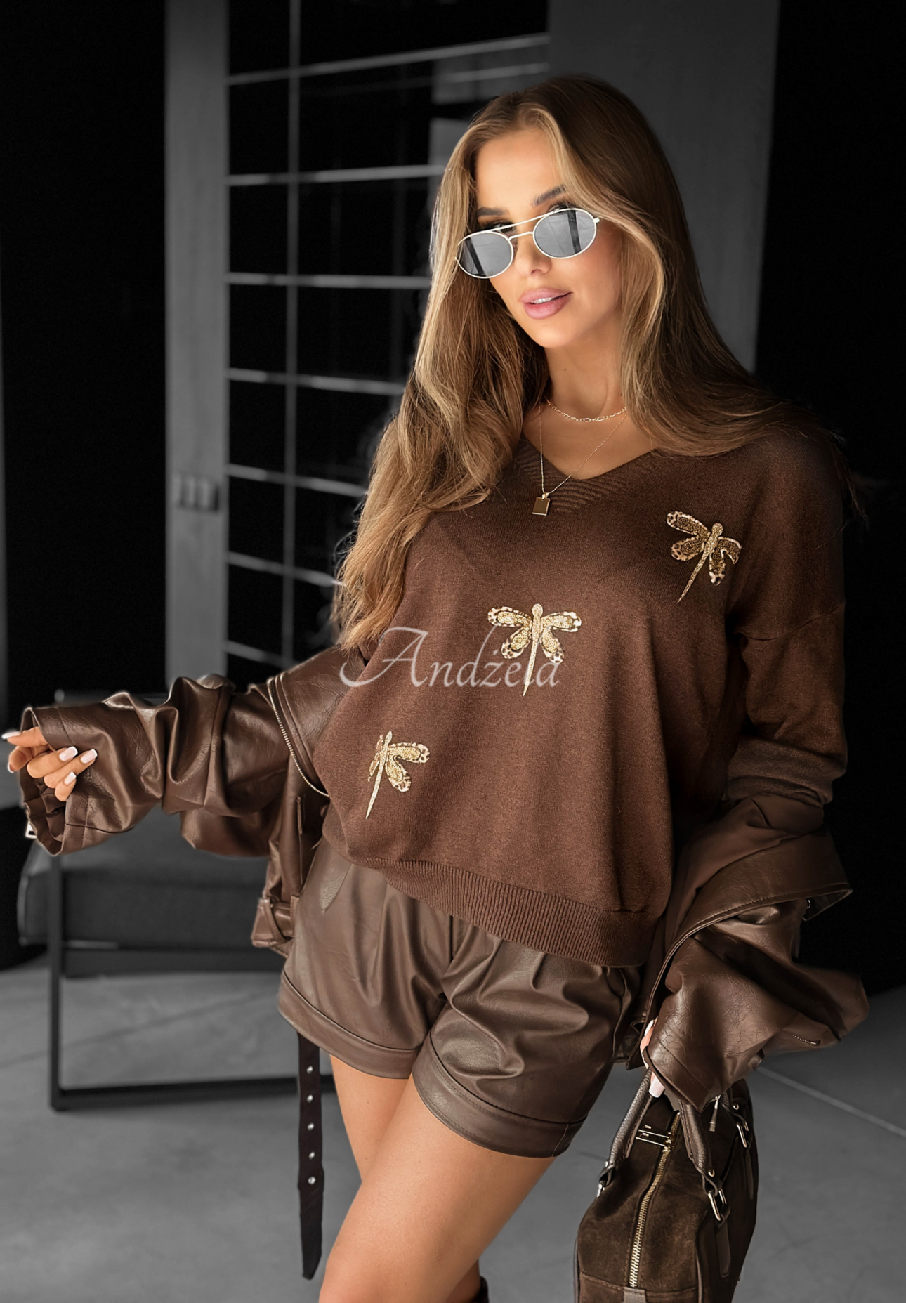 Viskózový svetr s aplikací Delicate Wings čokoládový