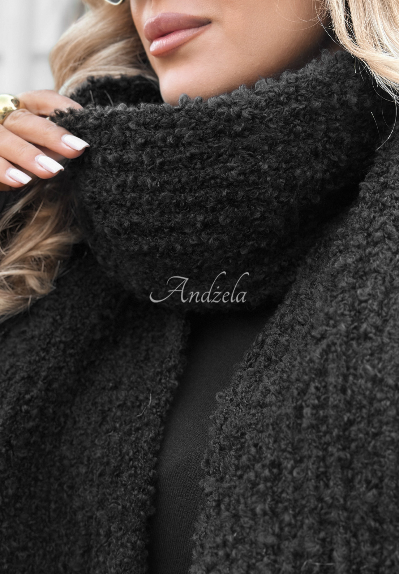 Šála boucle Winter Everywhere Černé