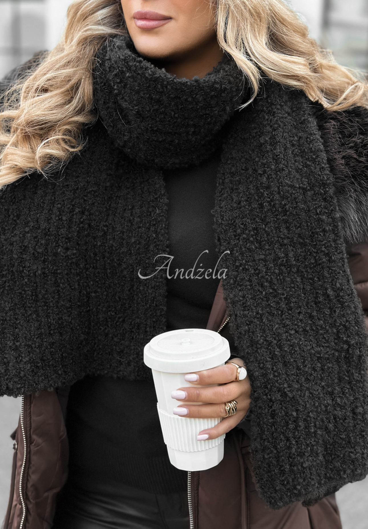 Šála boucle Winter Everywhere Černé