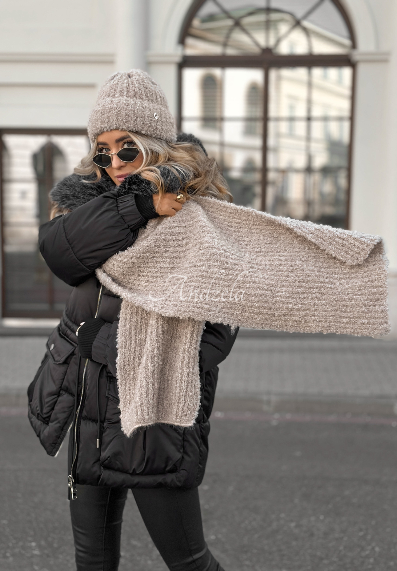 Šála boucle Winter Everywhere béžový