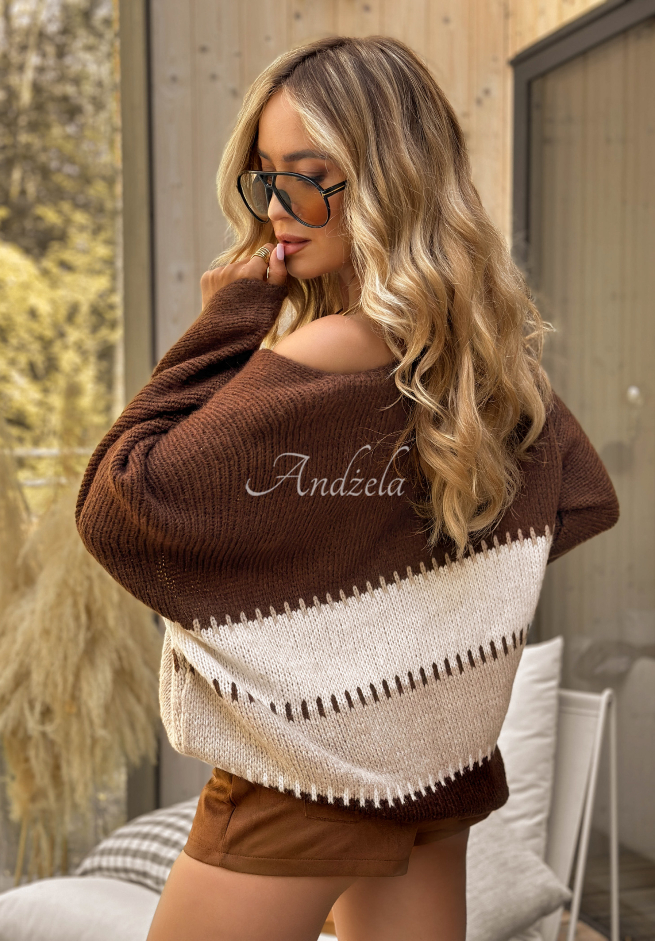 Oversize svetr Snuggle Time čokoládovo-béžový