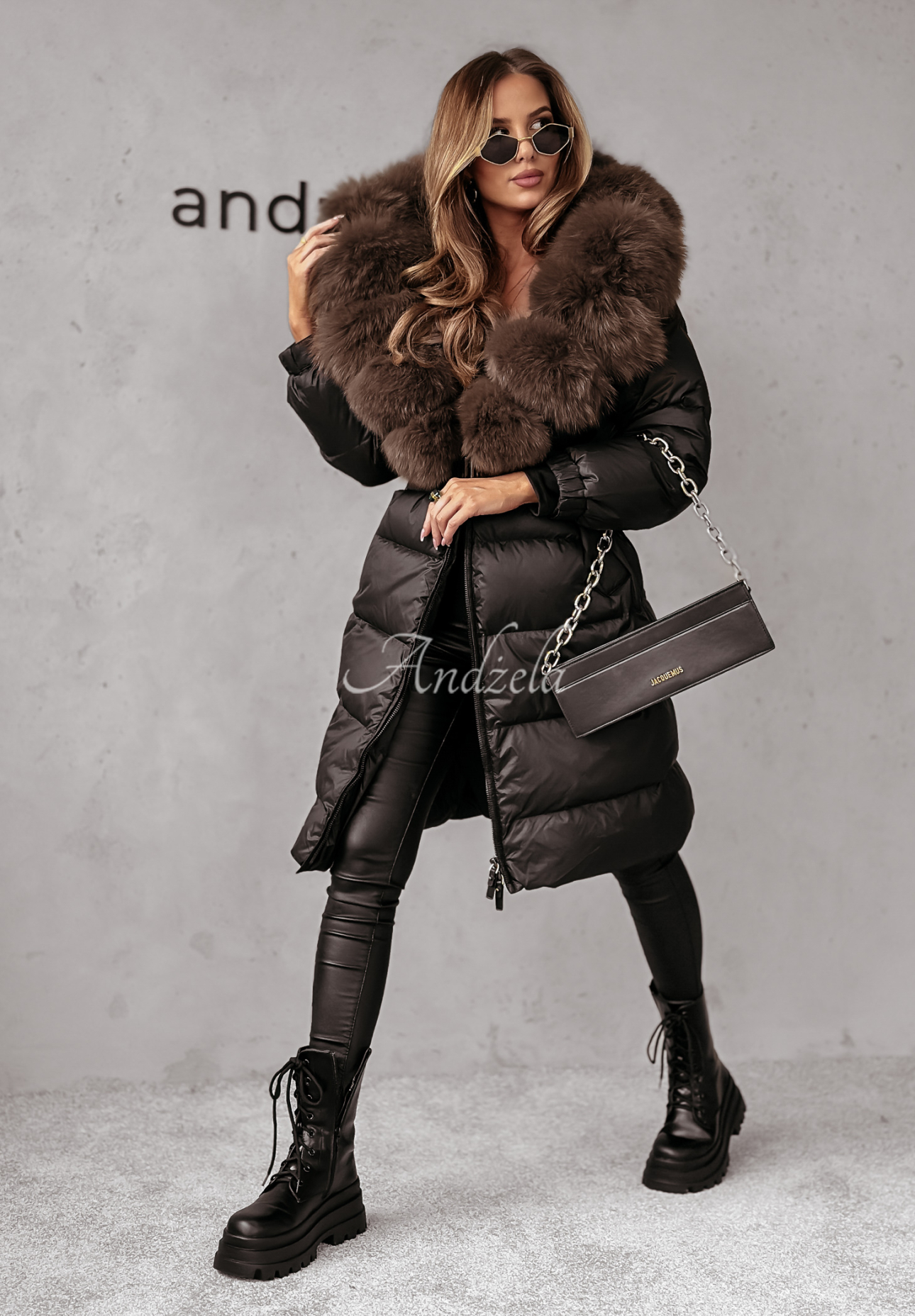 Dlouhá péřová bunda s kožíškem White Wonderland černá