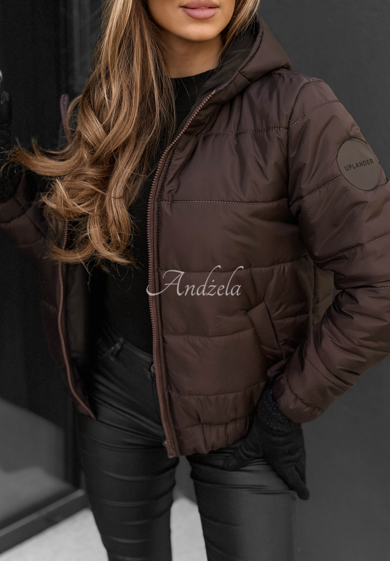 Prošívaná bomber bunda s kapucí Just to Know čokoládová