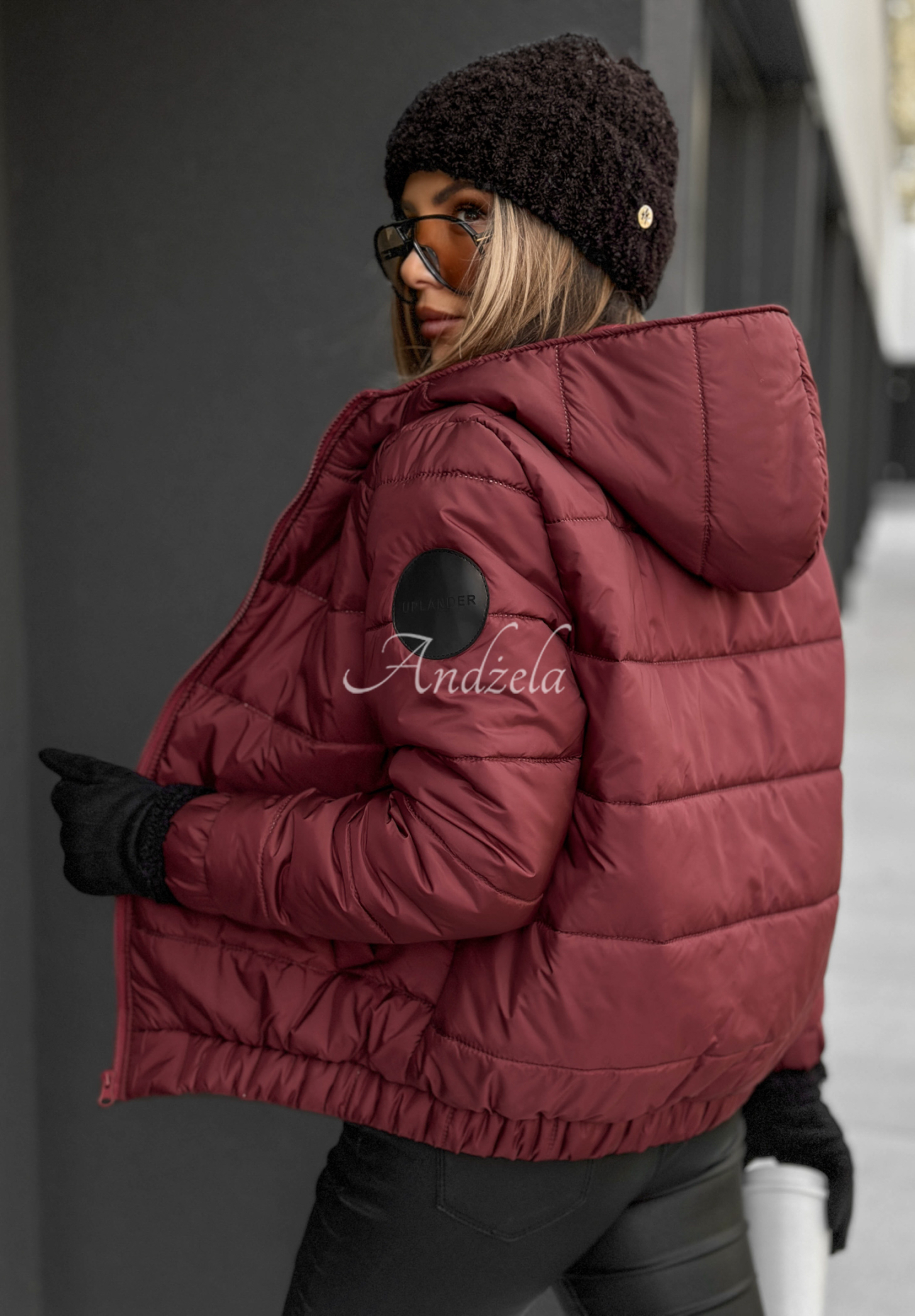 Prošívaná bomber bunda s kapucí Just to Know vínová