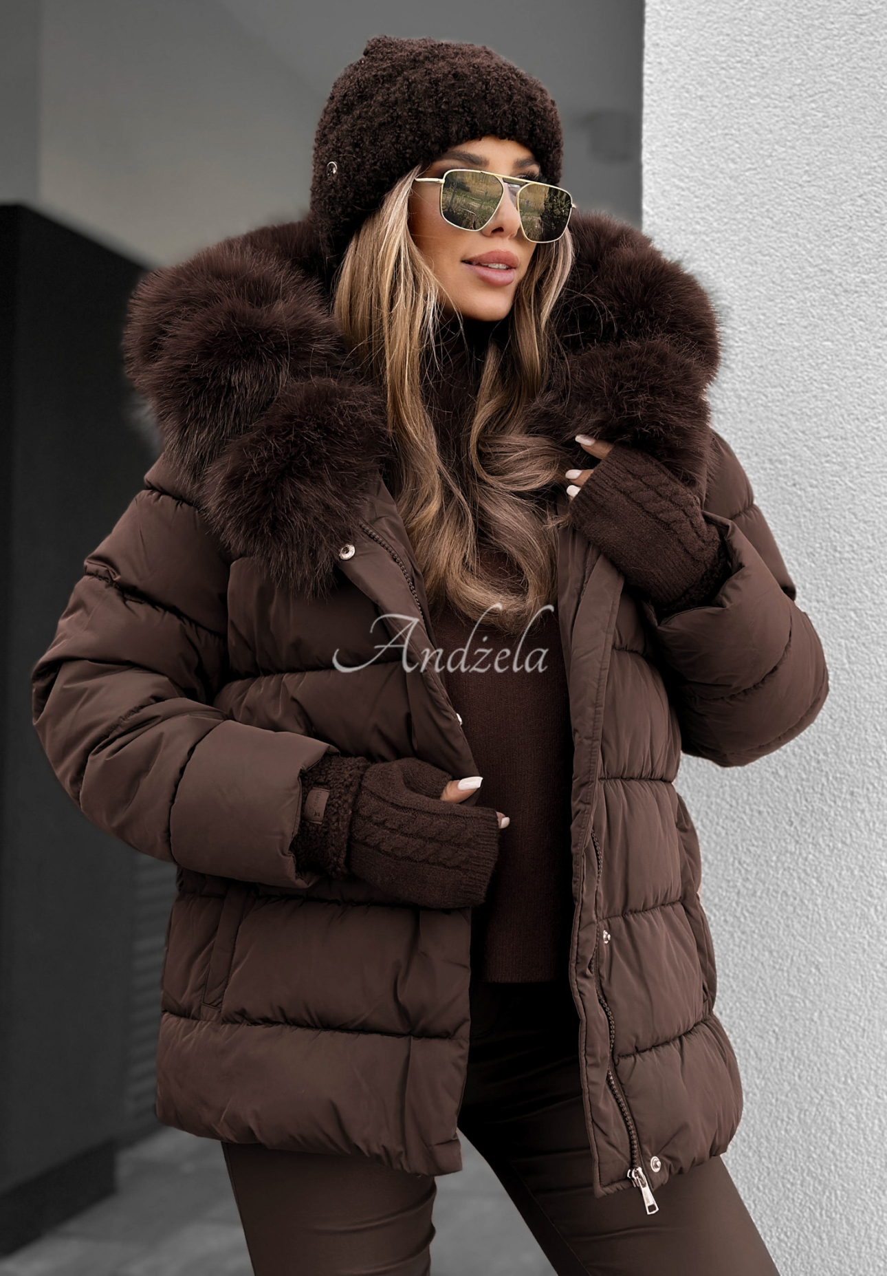 Prošívaná bunda s kožíškem a páskem Coldest Moments čokoládová