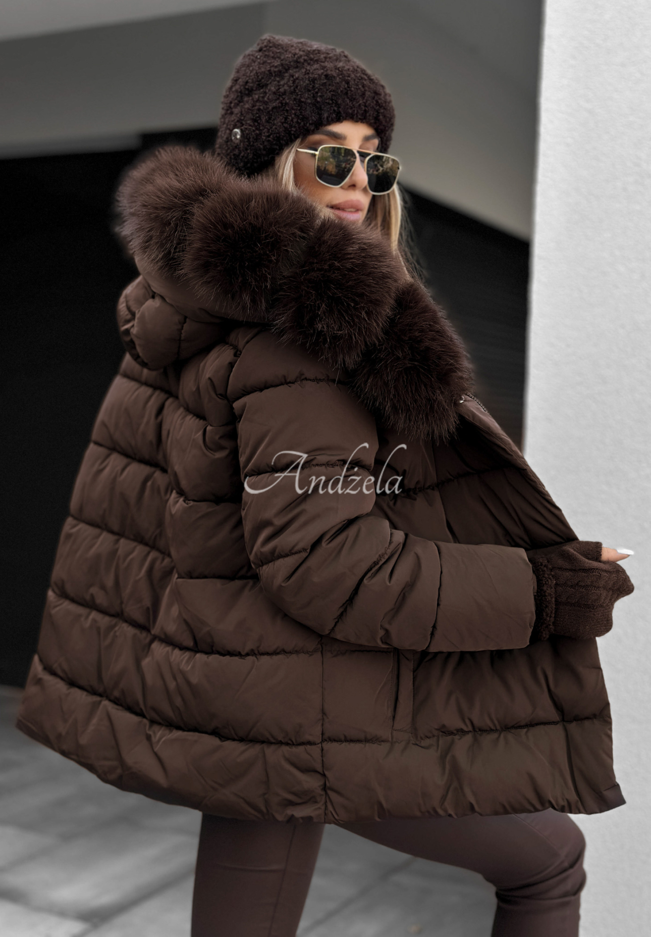 Prošívaná bunda s kožíškem a páskem Coldest Moments čokoládová
