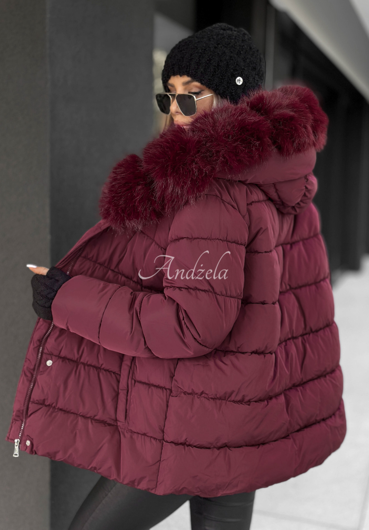 Prošívaná bunda s kožíškem a páskem Coldest Moments vínová