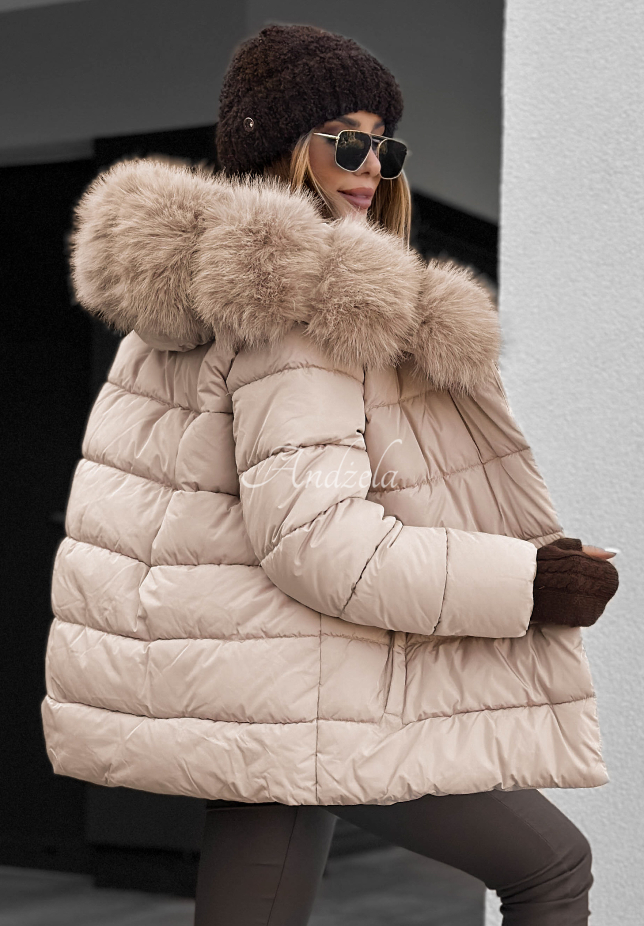 Prošívaná bunda s kožíškem a páskem Coldest Moments béžová