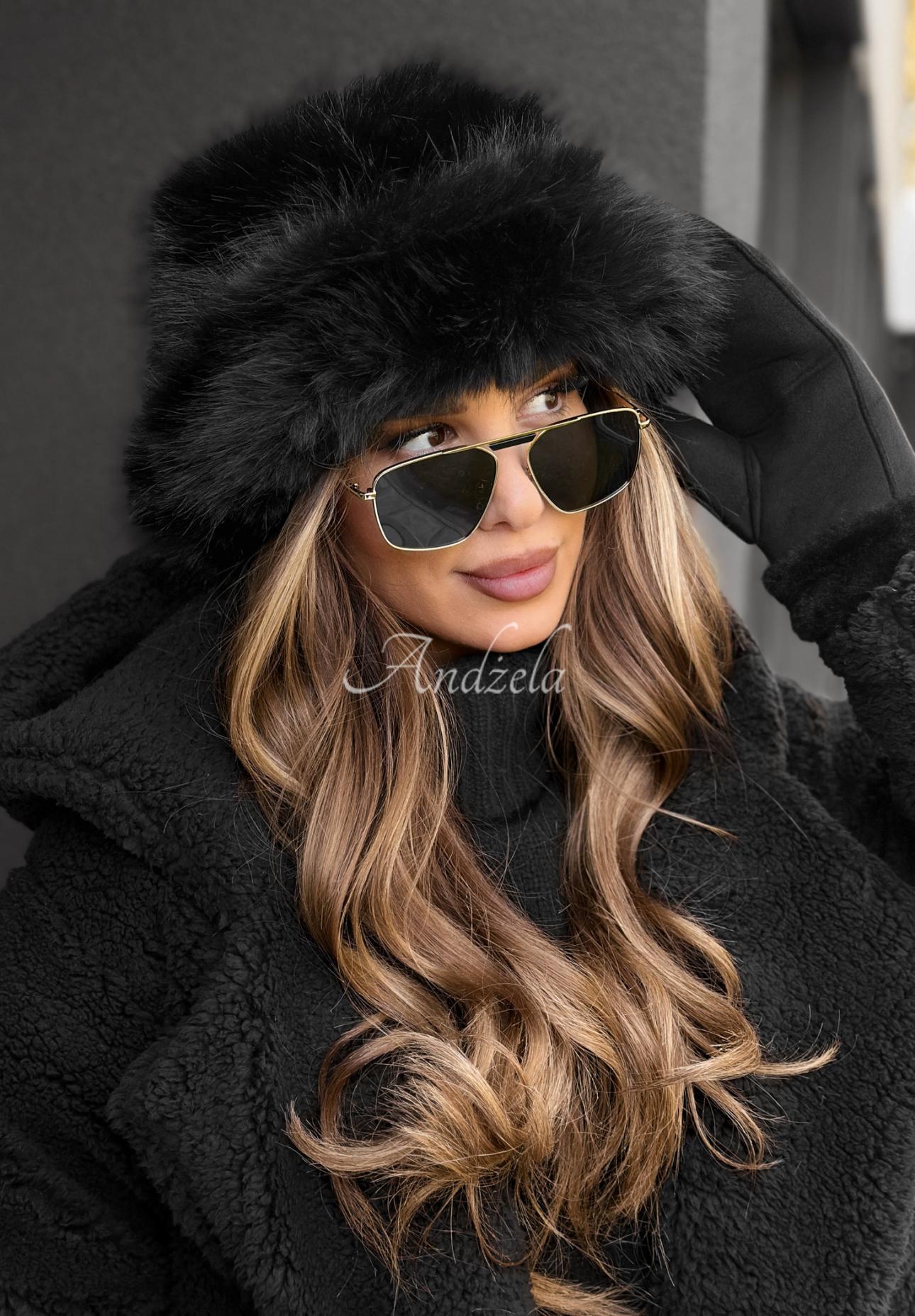 Čepice bucket hat s kožíškem Winter Cuddles černá