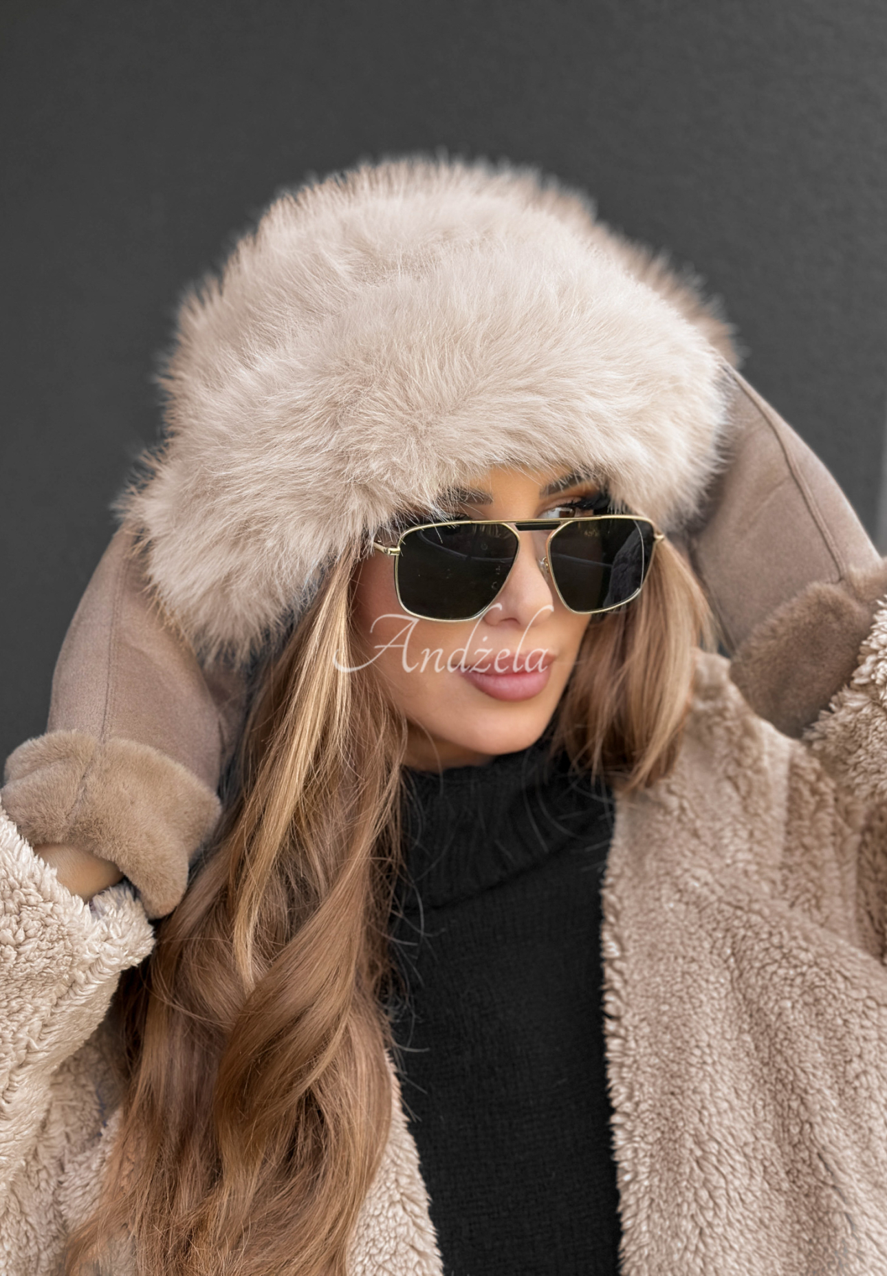 Čepice bucket hat s kožíškem Winter Cuddles béžová