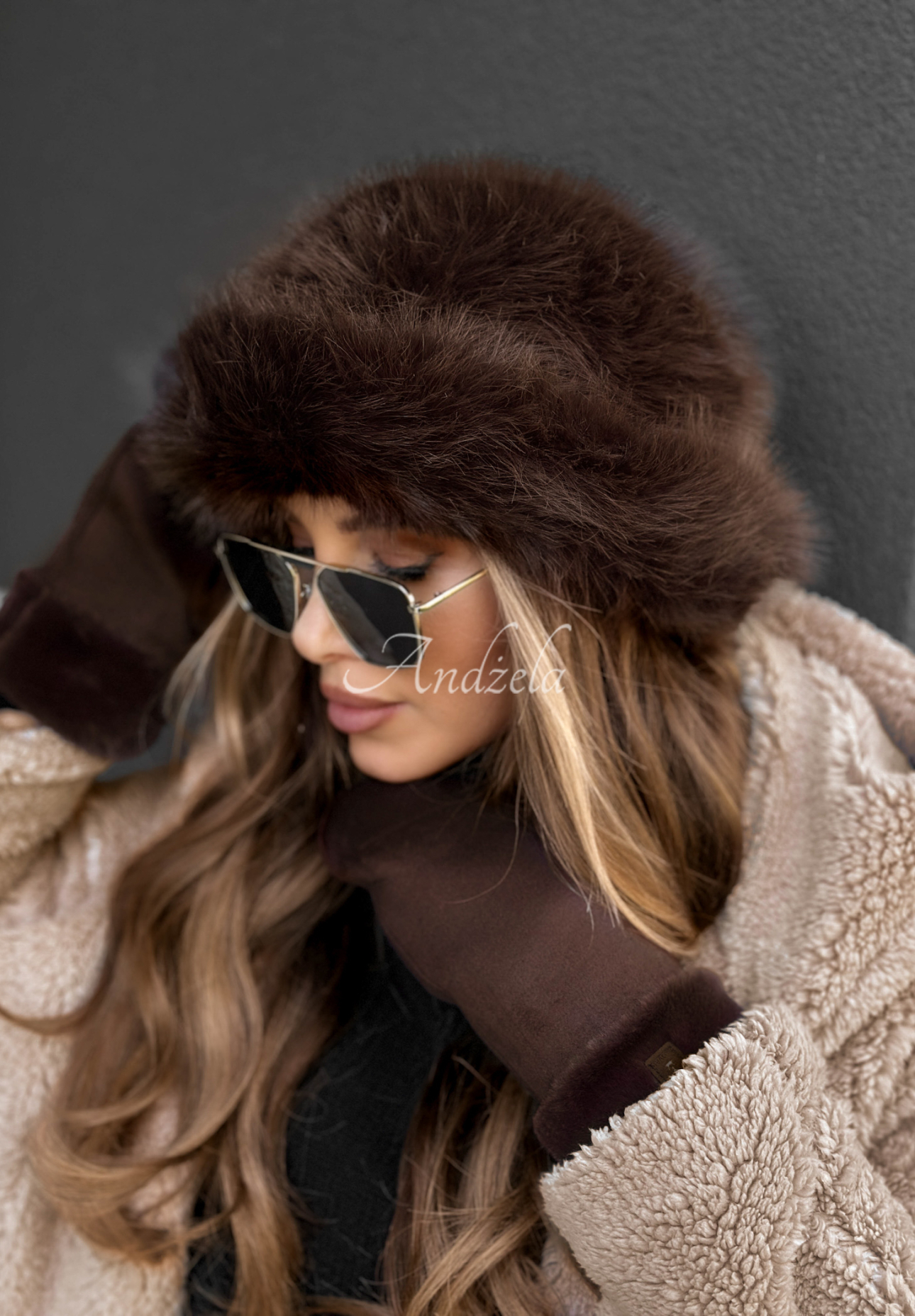 Čepice bucket hat s kožíškem Winter Cuddles čokoládová