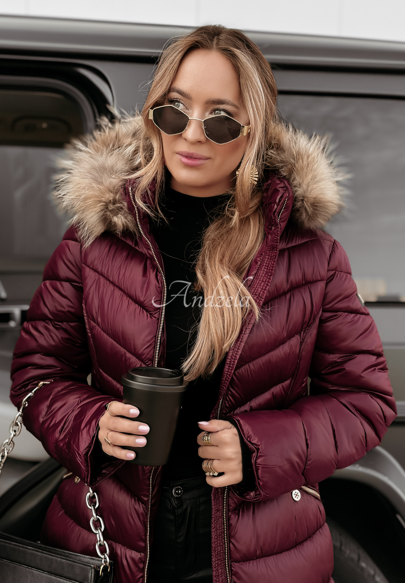 Dlouhá prošívaná bunda s kožíškem The Snow Glow vínová