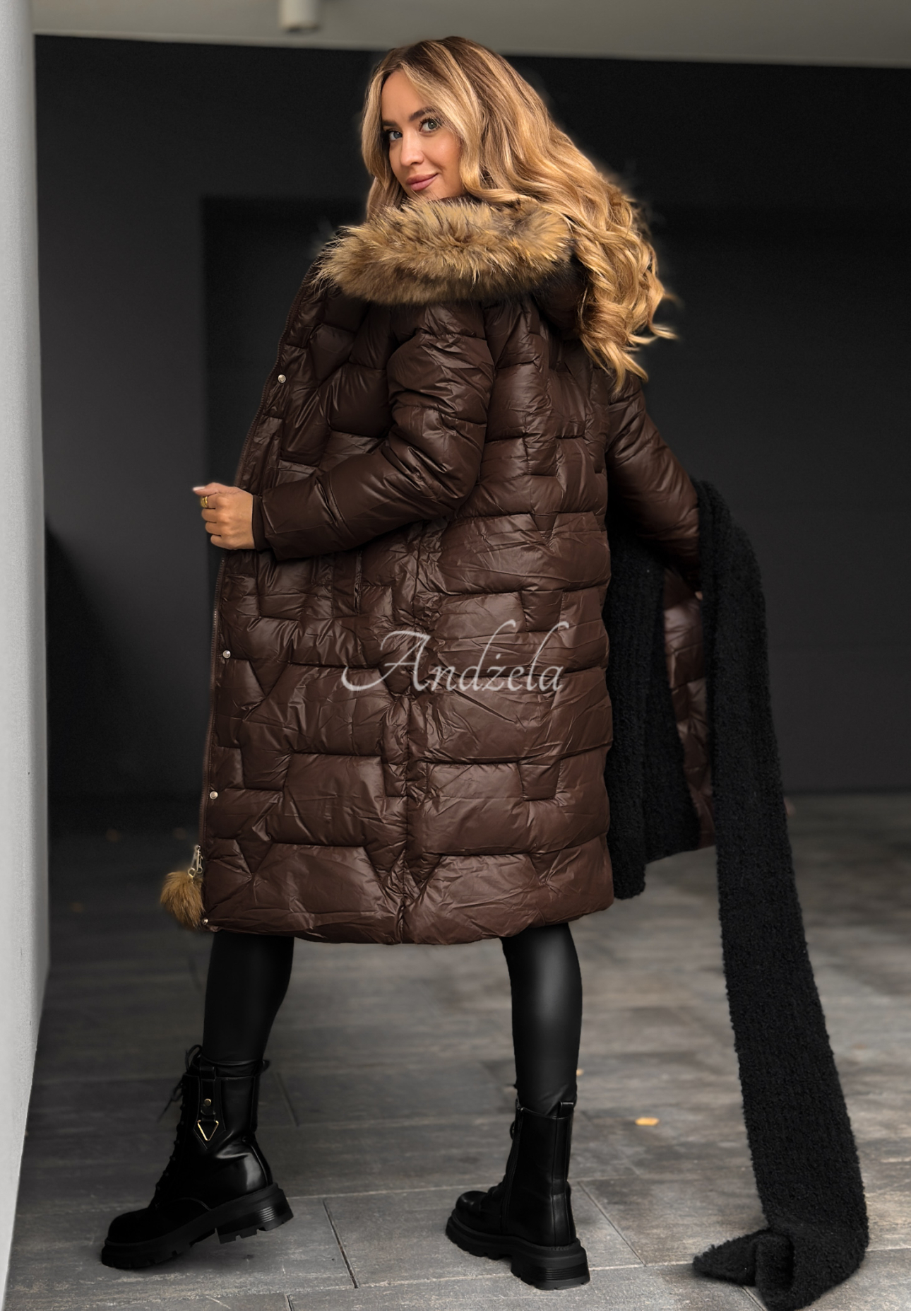 Prošívaná bunda s kožíškem Frostbite čokoládová  II