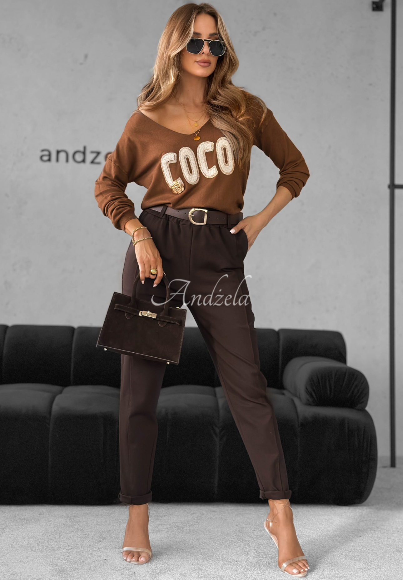 Svetr s ozdobnou aplikací z viskózou Coco čokoládový