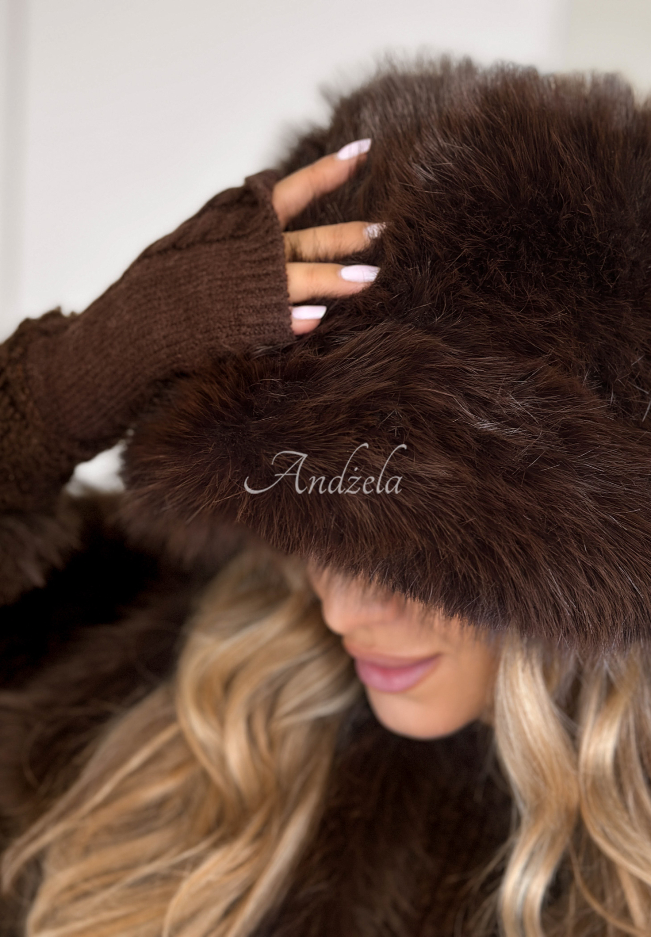 Čepice bucket hat s kožíškem When Snow Falls čokoládová