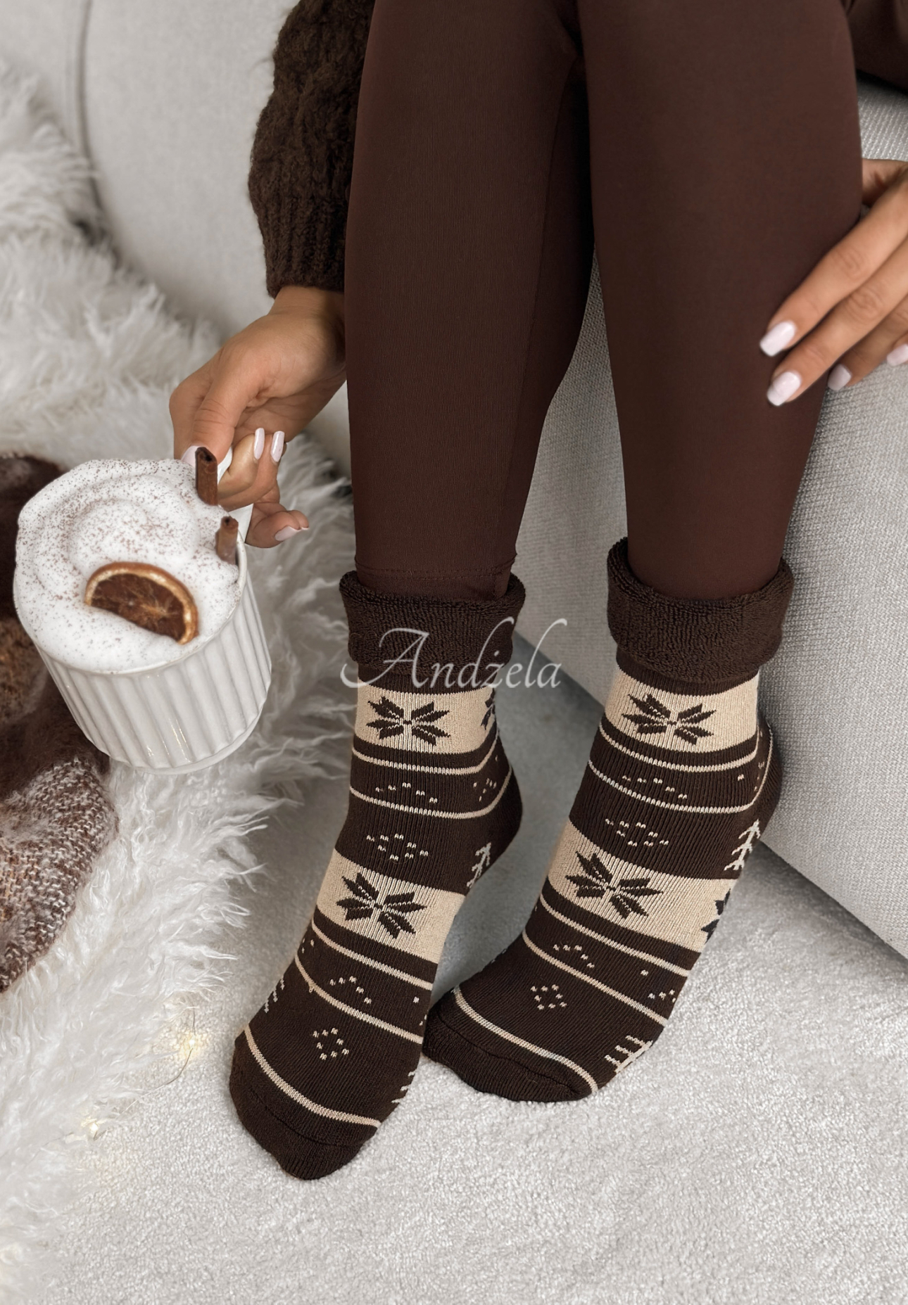 Dlouhé ponožky se vzory Winter Steps čokoládově-béžové