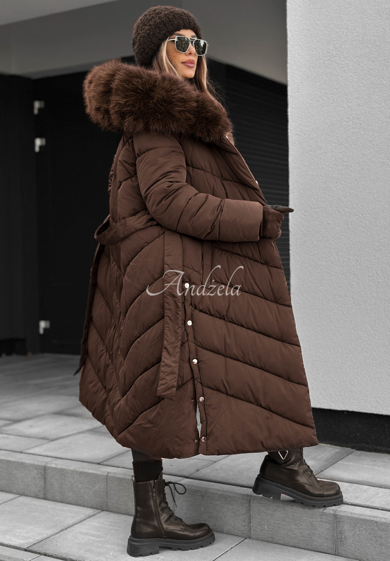 Dlouhá prošívaná bunda s kožíškem Wintery Affection čokoládová