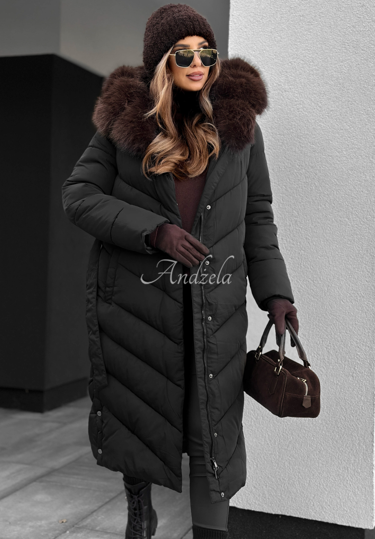 Dlouhá prošívaná bunda s kožíškem Wintery Affection černá