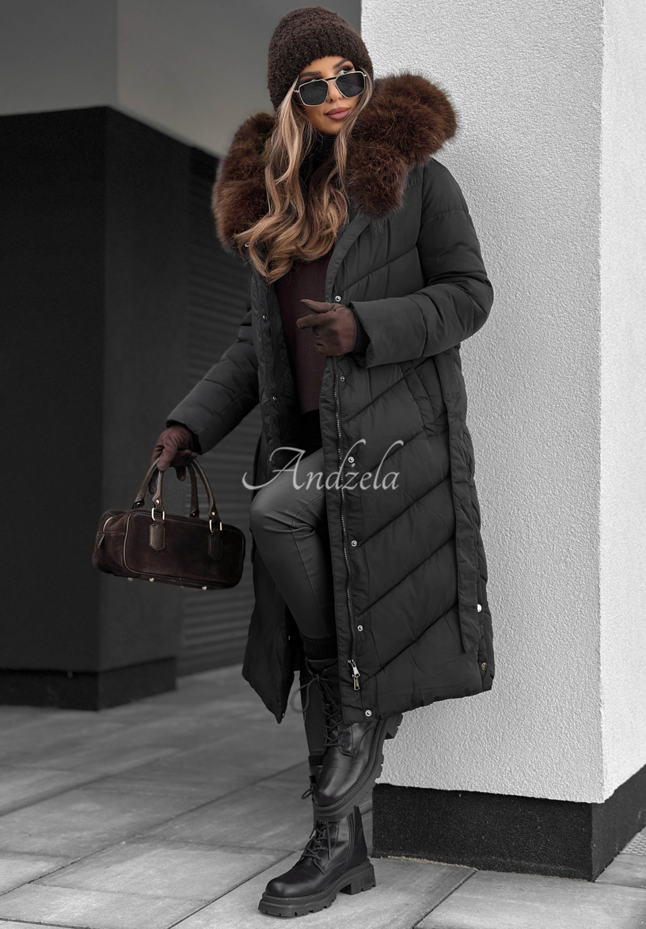 Dlouhá prošívaná bunda s kožíškem Wintery Affection černá