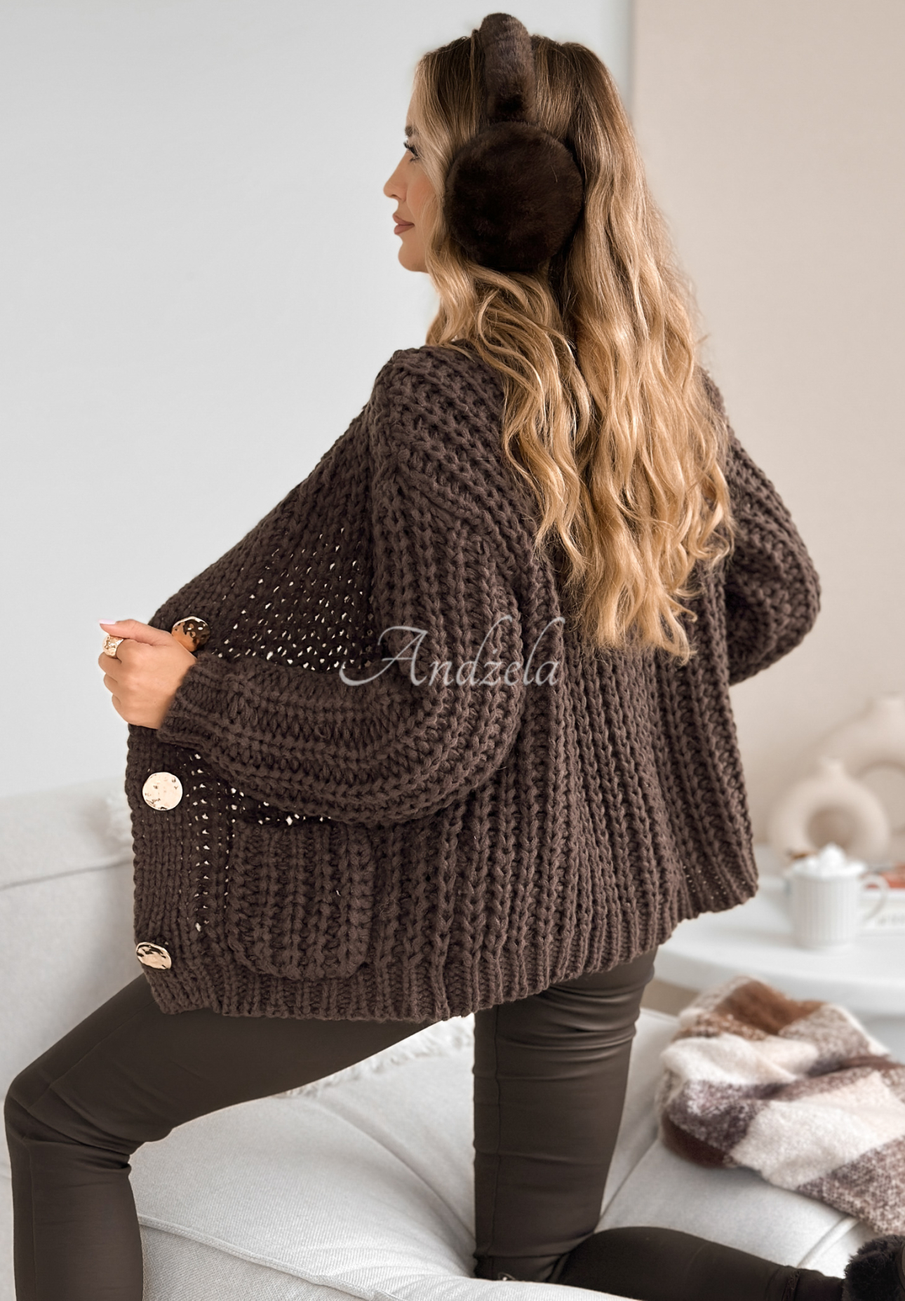 Krátký kardigan s knoflíky Autumn Lovers čokoládový