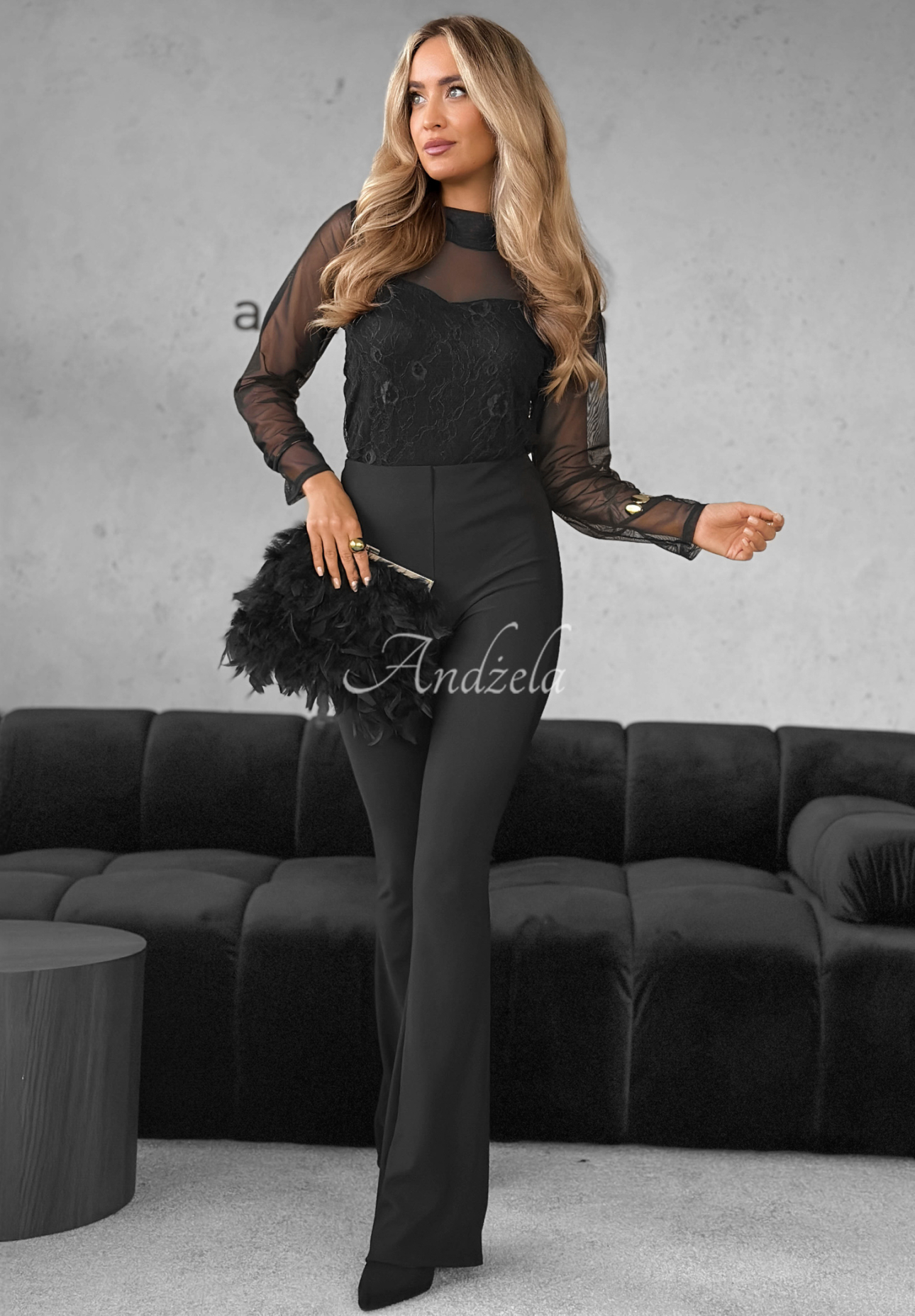 Síťovaná halenka s krajkou a viskózou Divine Lace černá
