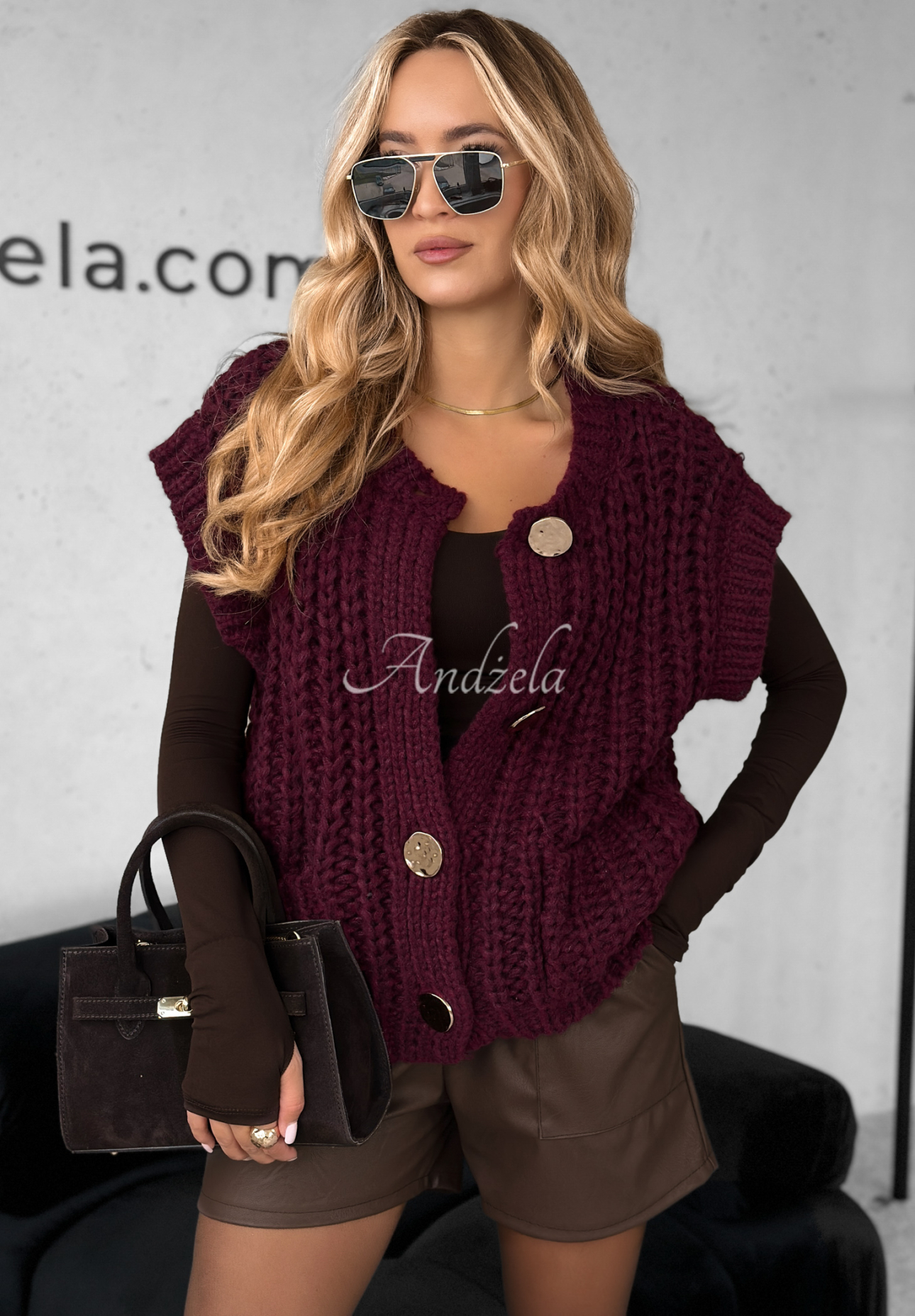 Krátká pletená vesta s knoflíky Autumn Lovers vínová